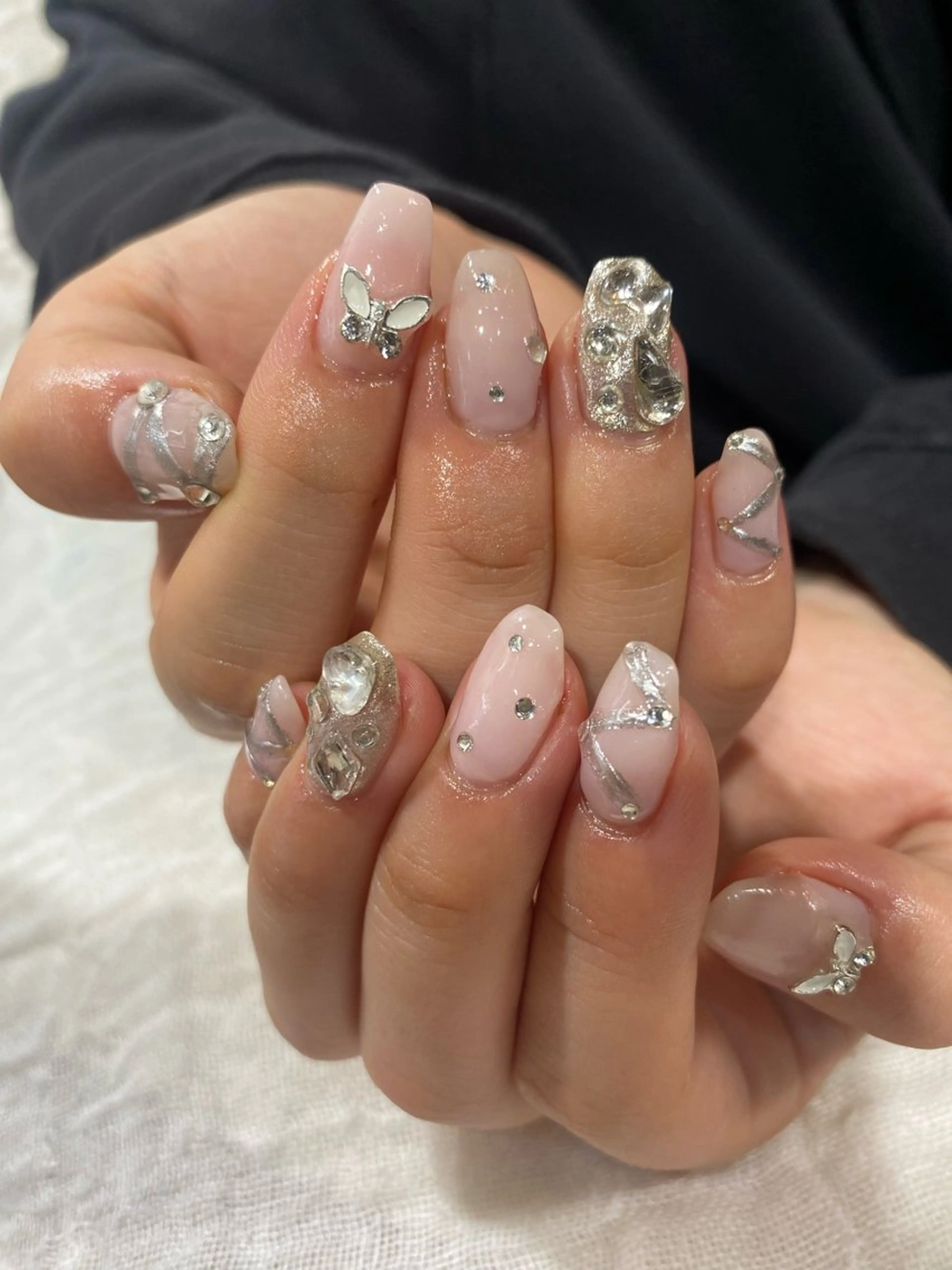 ネイル ガーリー キラキラネイル 韓国ネイル ピンク ハンドネイル Butterfly Jewel本店のマツエク・マツパデザイン