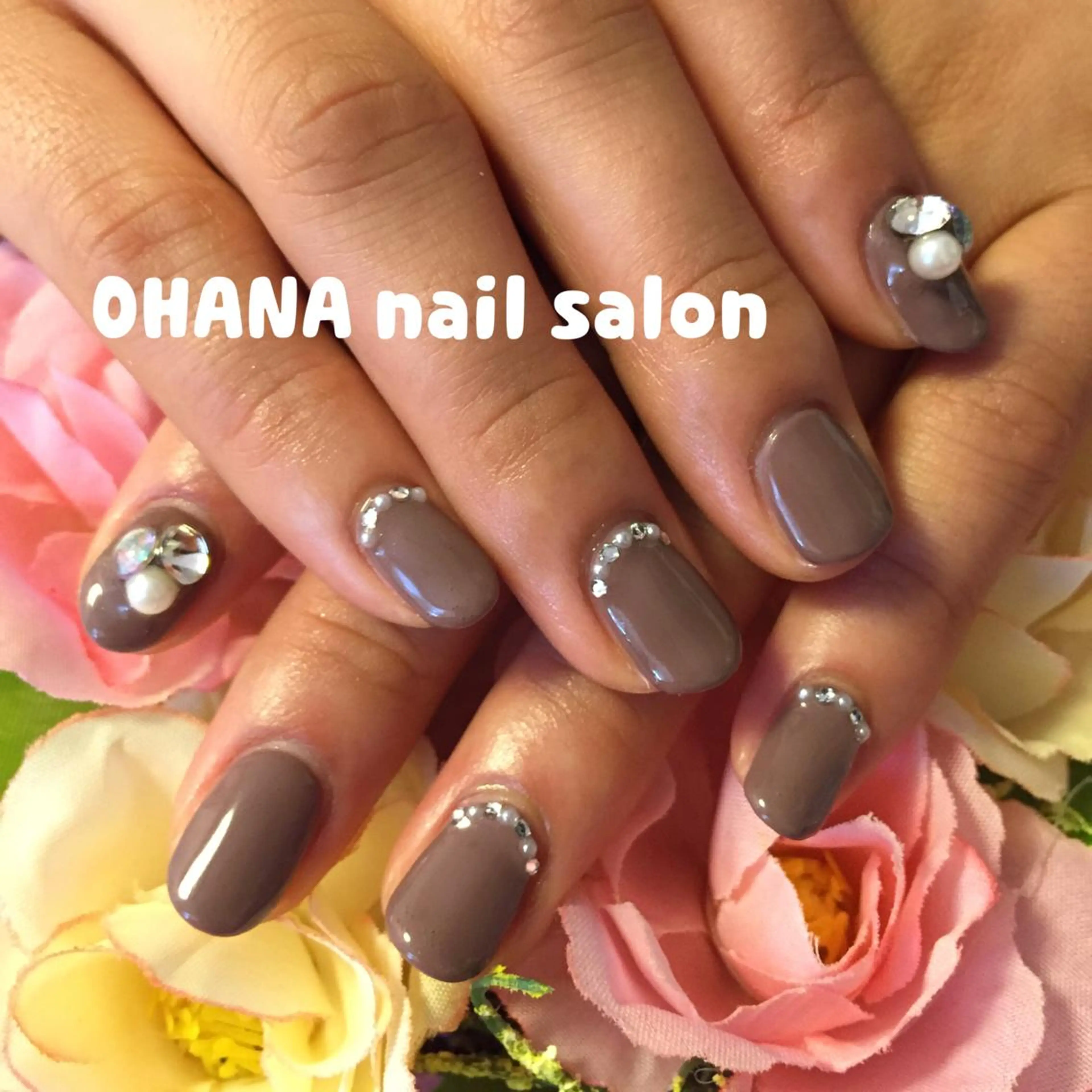 ネイル ジェルネイル ワンカラーネイル ストーンネイル 那覇🏝️台湾人 ネイリストSHIUのネイルデザイン