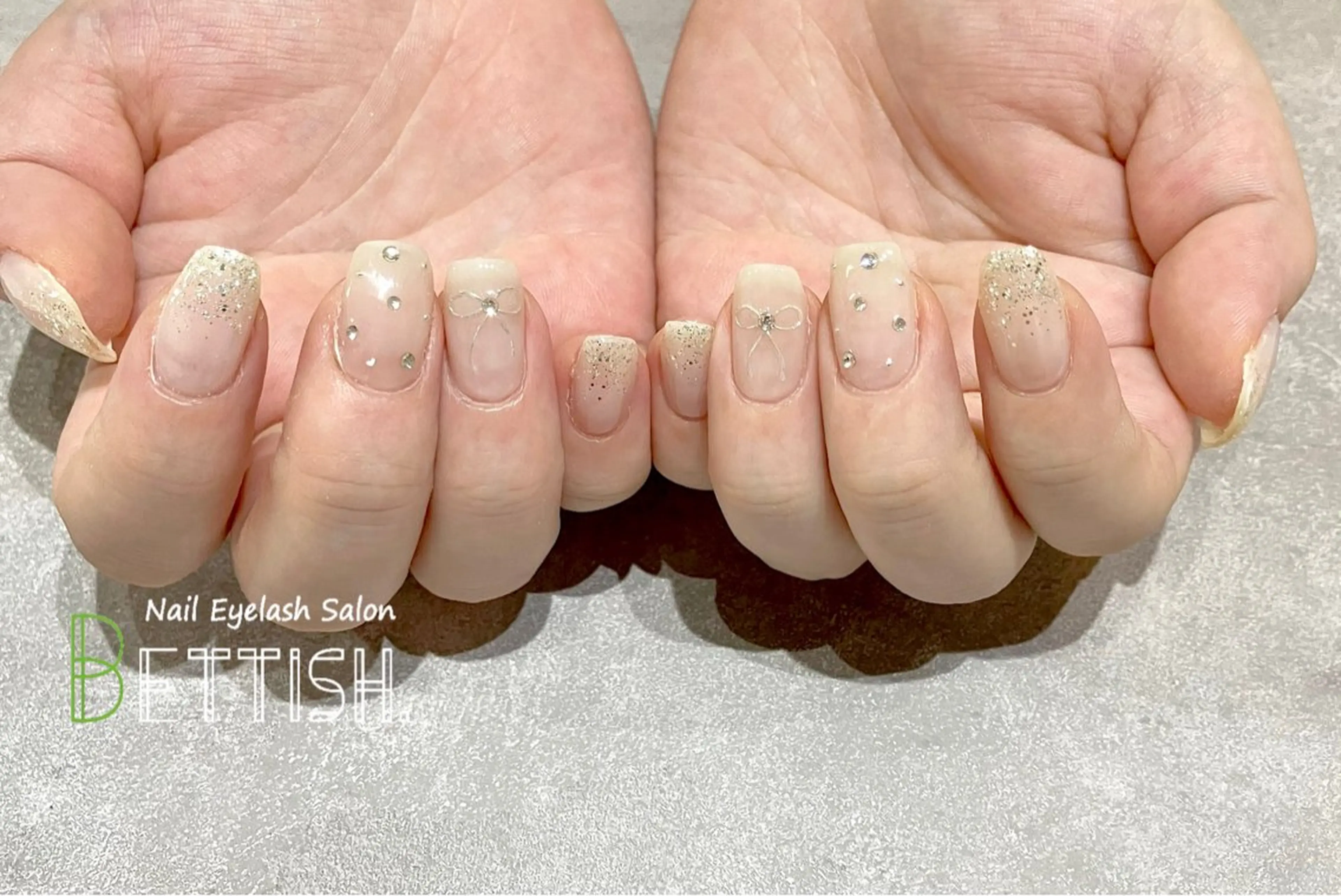 ネイル シルバー ホワイト ハンドネイル BETTISH. KUMIKO☺︎︎のネイルデザイン