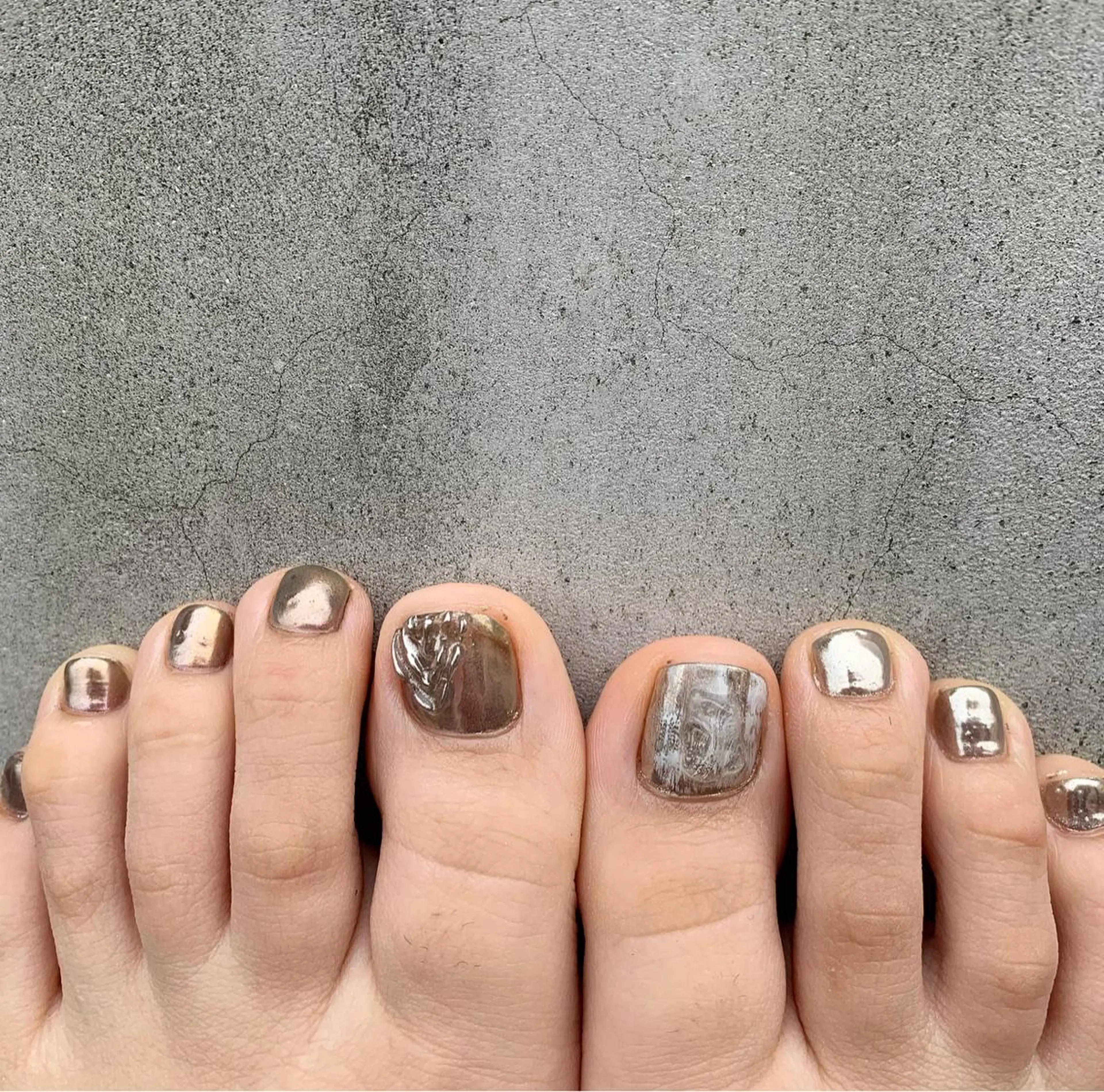 ネイル ミラーネイル フットネイル 佐藤 穂乃香のネイルデザイン