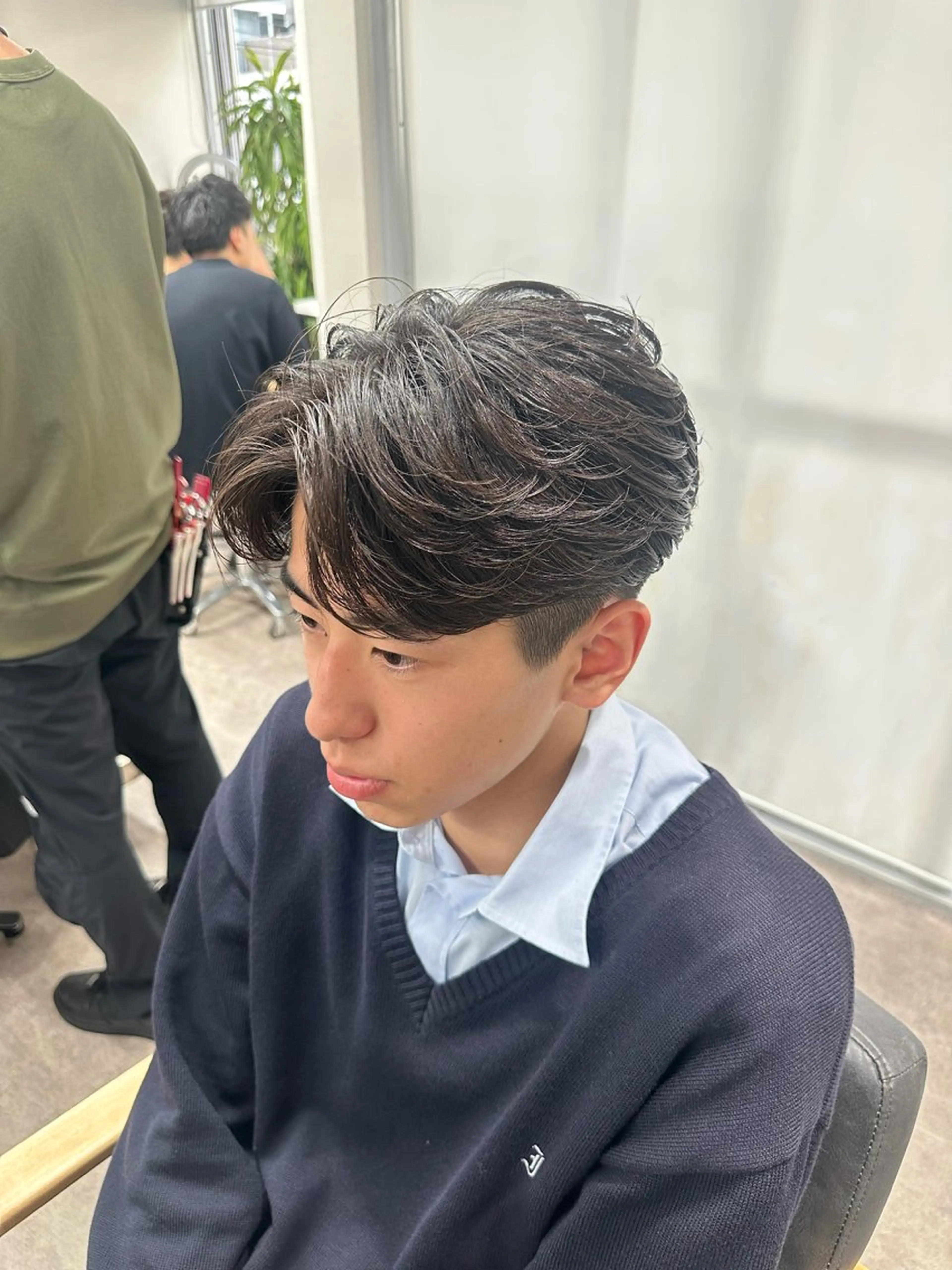 ミディアム パーマ メンズ カット パーマ SALOWIN 原宿 iori所属・🌟原宿指名No.1 センターパート⭐️のヘアスタイル