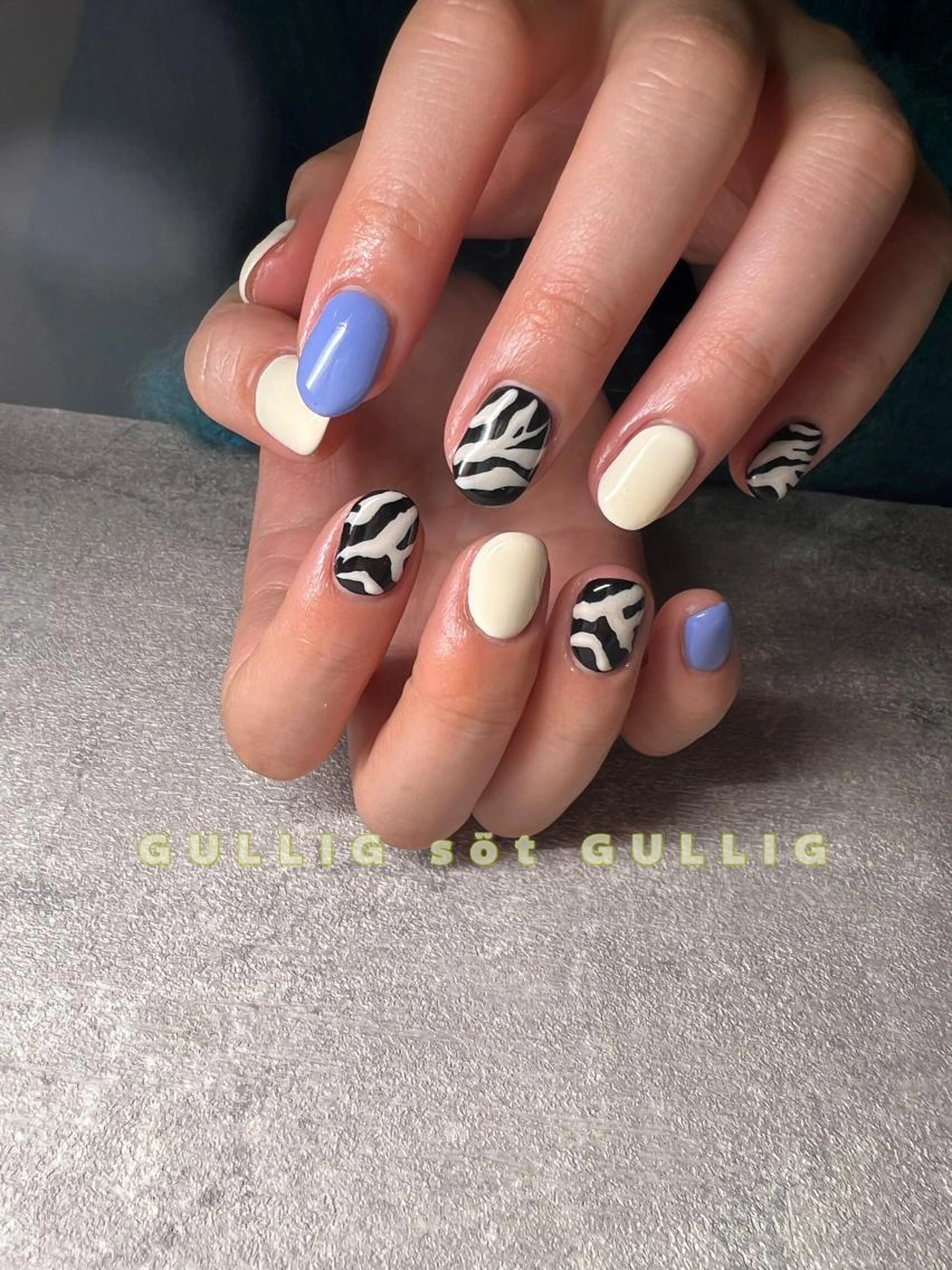 アート4本(オフ込み) (スカルプオフ、チップオフは➕150yen/1本)片手2本ずつの計4本アートの写真