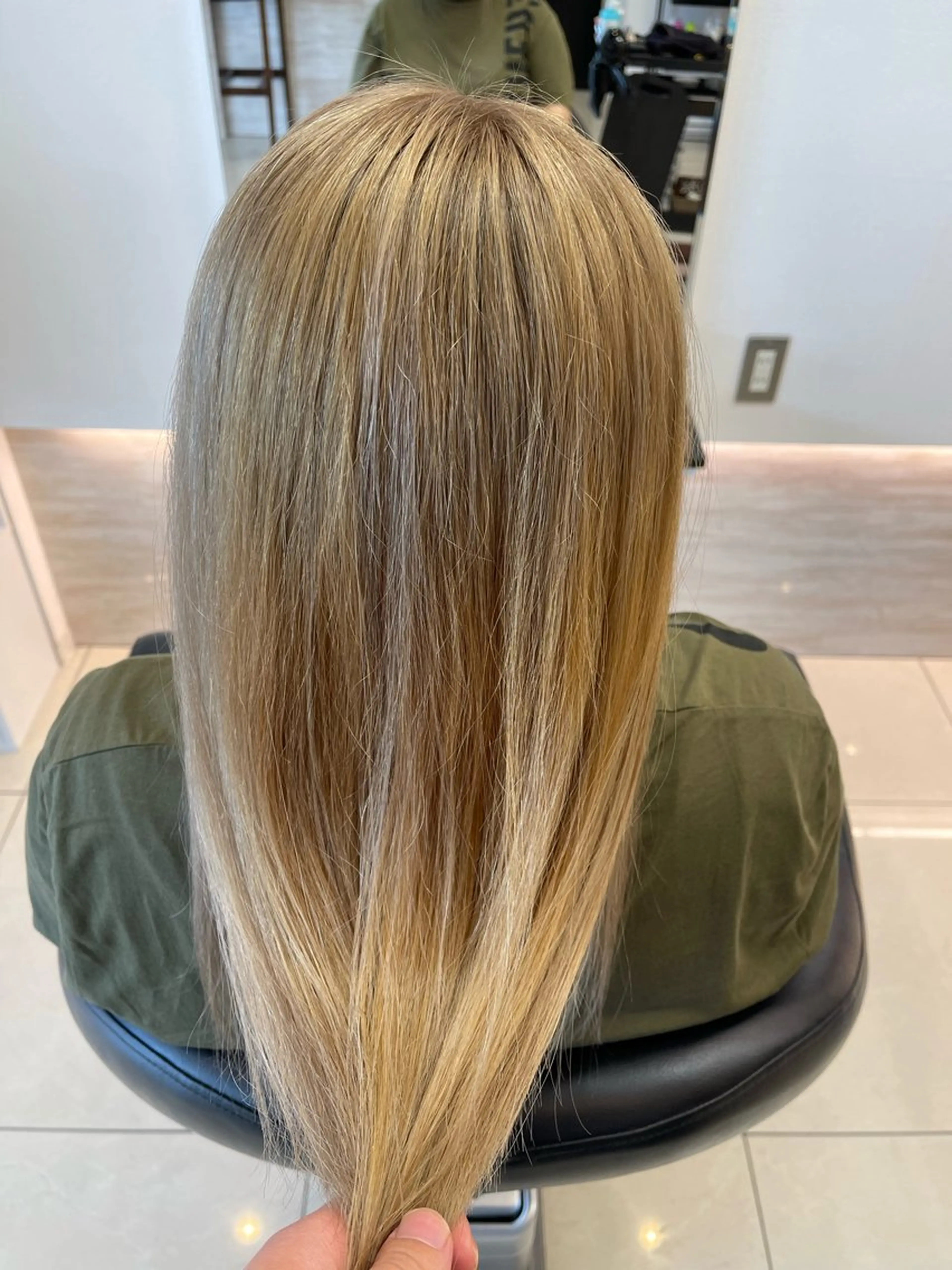 ロング カラー ブリーチ ブロンド ケアブリーチ ダブルカラー ハイトーンカラー カット ヘアカラー トリートメント SOYON西大寺店所属・ダブルカラー/ 髪質改善💎安藤のヘアスタイル