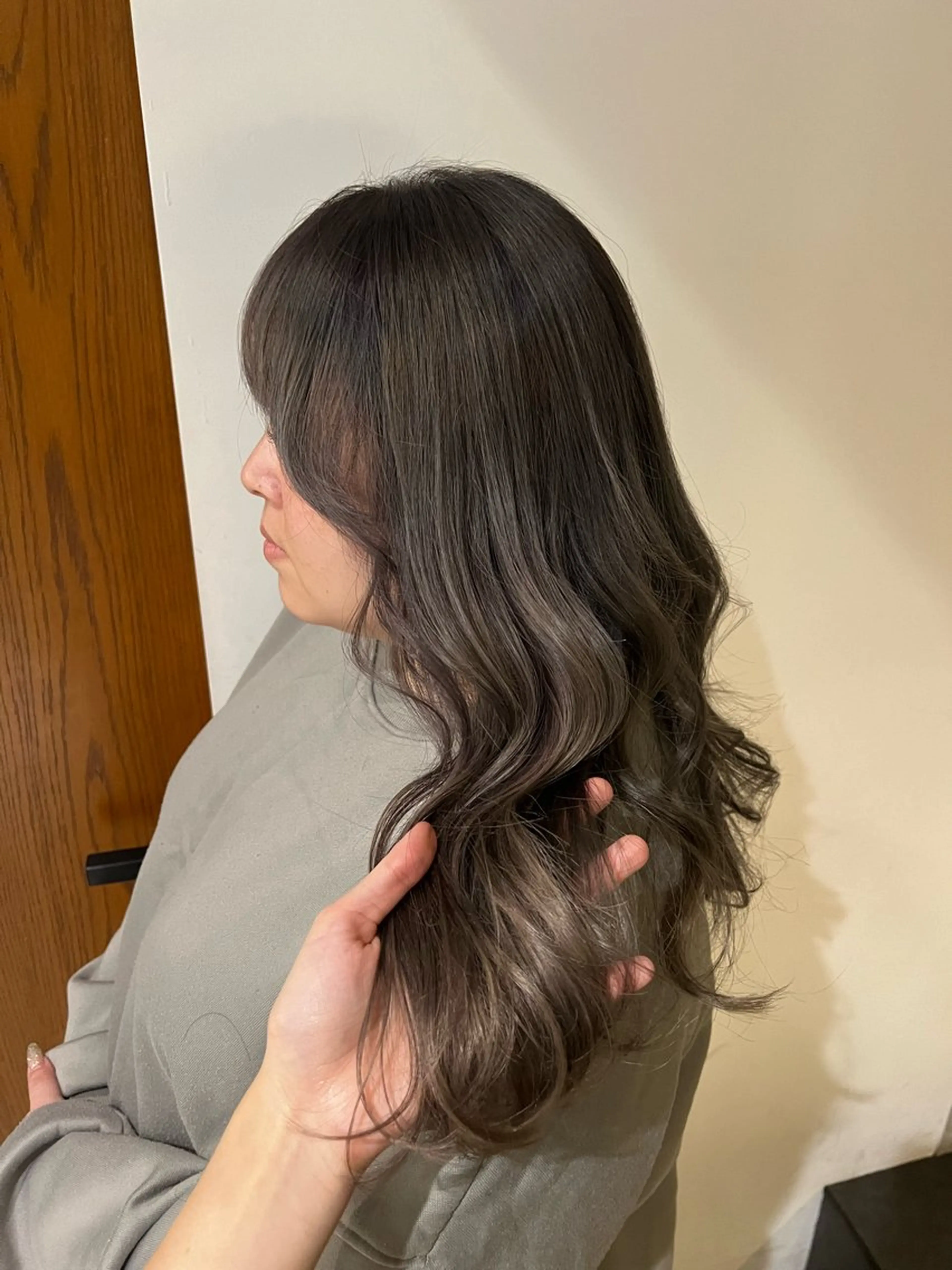 ロング カラー 三宅 凜佳のヘアスタイル