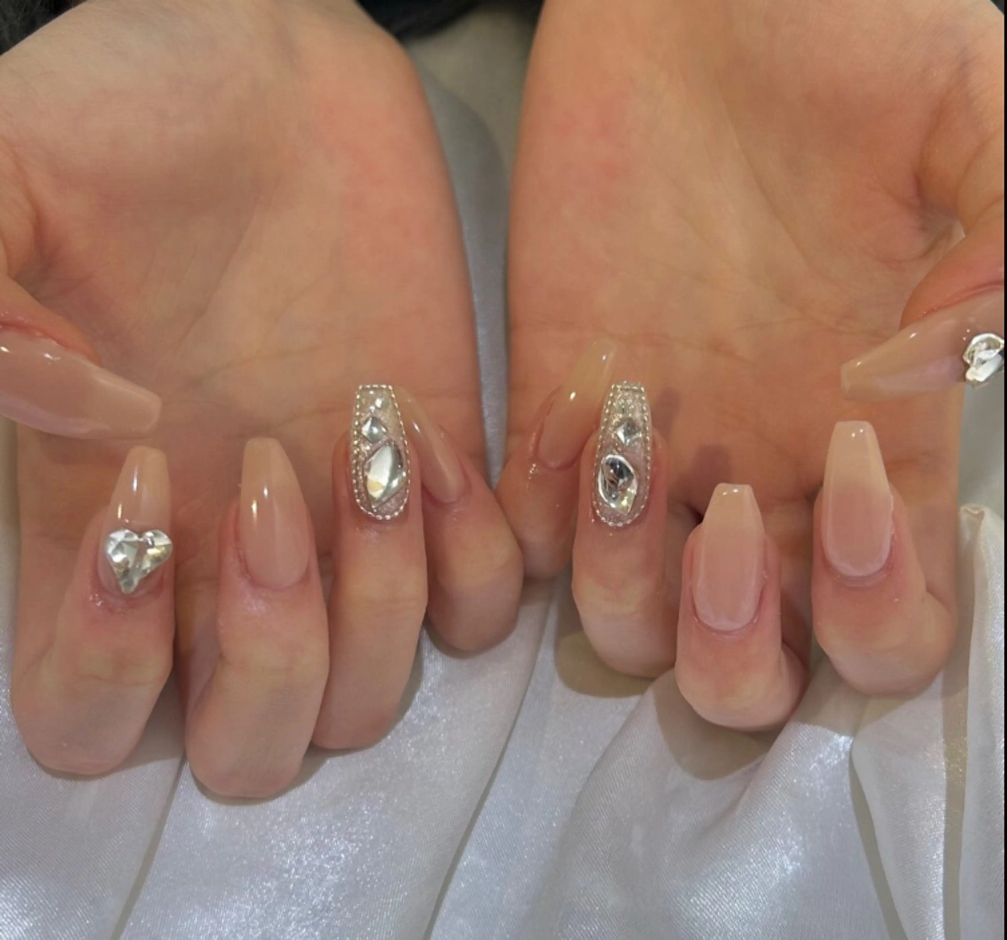 ネイル 長さ出し グラデーション キラキラネイル 韓国ネイル ラメ(グリッター) ハンドネイル ハンドケア Chisa Nail Studio所属・リ リのネイルデザイン