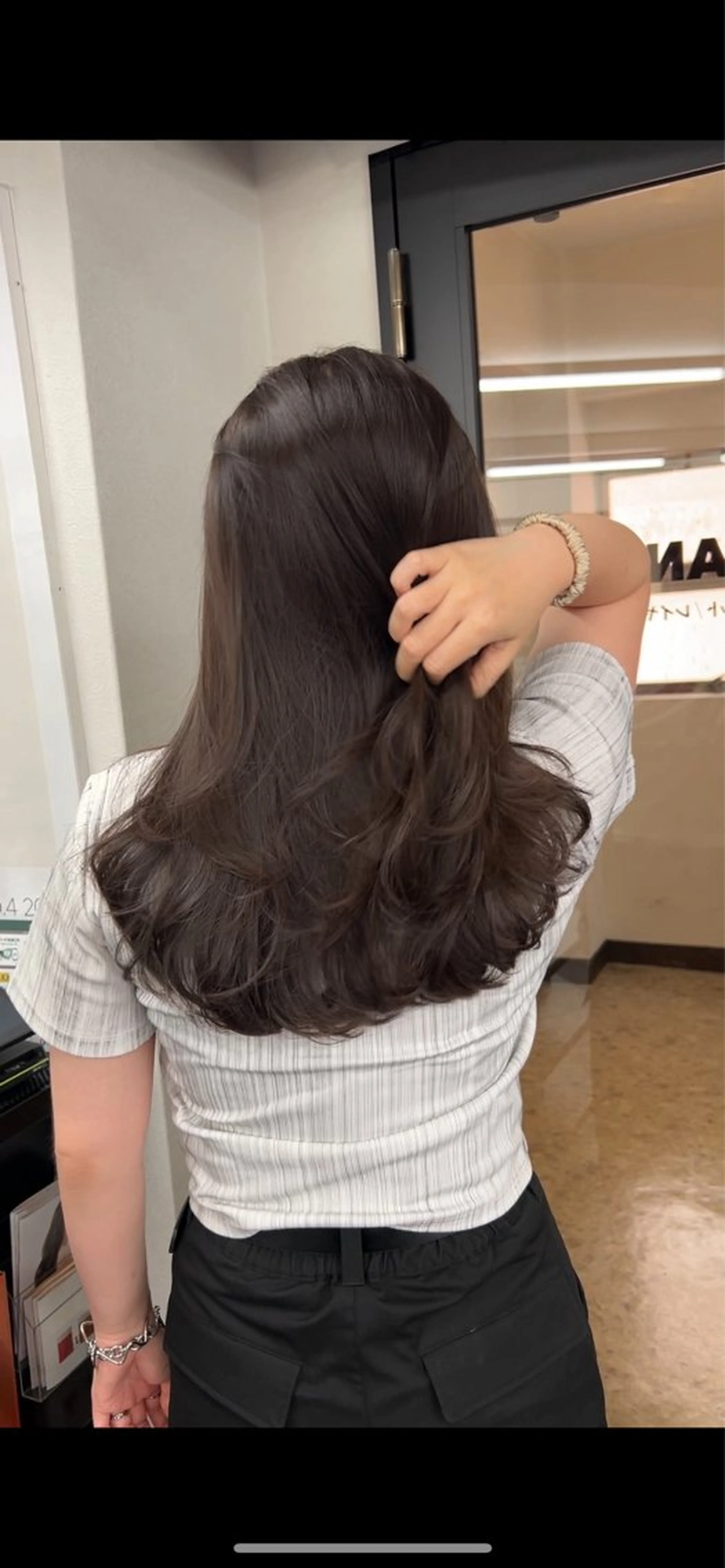 ロング レイヤー透明感カラー AIKAのヘアスタイル