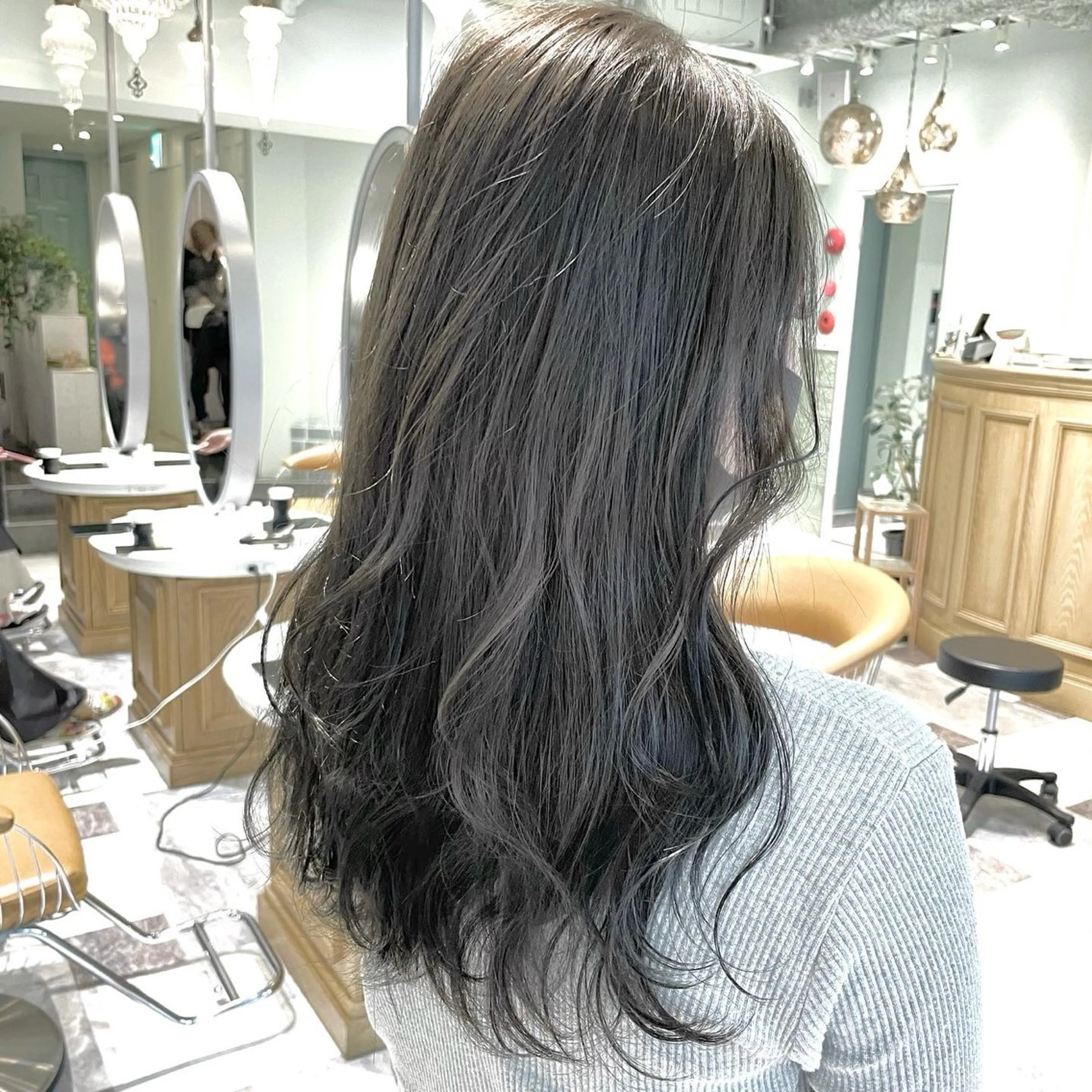 ロング カラー ベージュカラー 黒髪 ブリーチ ブルーカラー ブルーブラック カット ヘアカラー トリートメント 木屋元一/透明感 /レイヤー/顔まわりのヘアスタイル