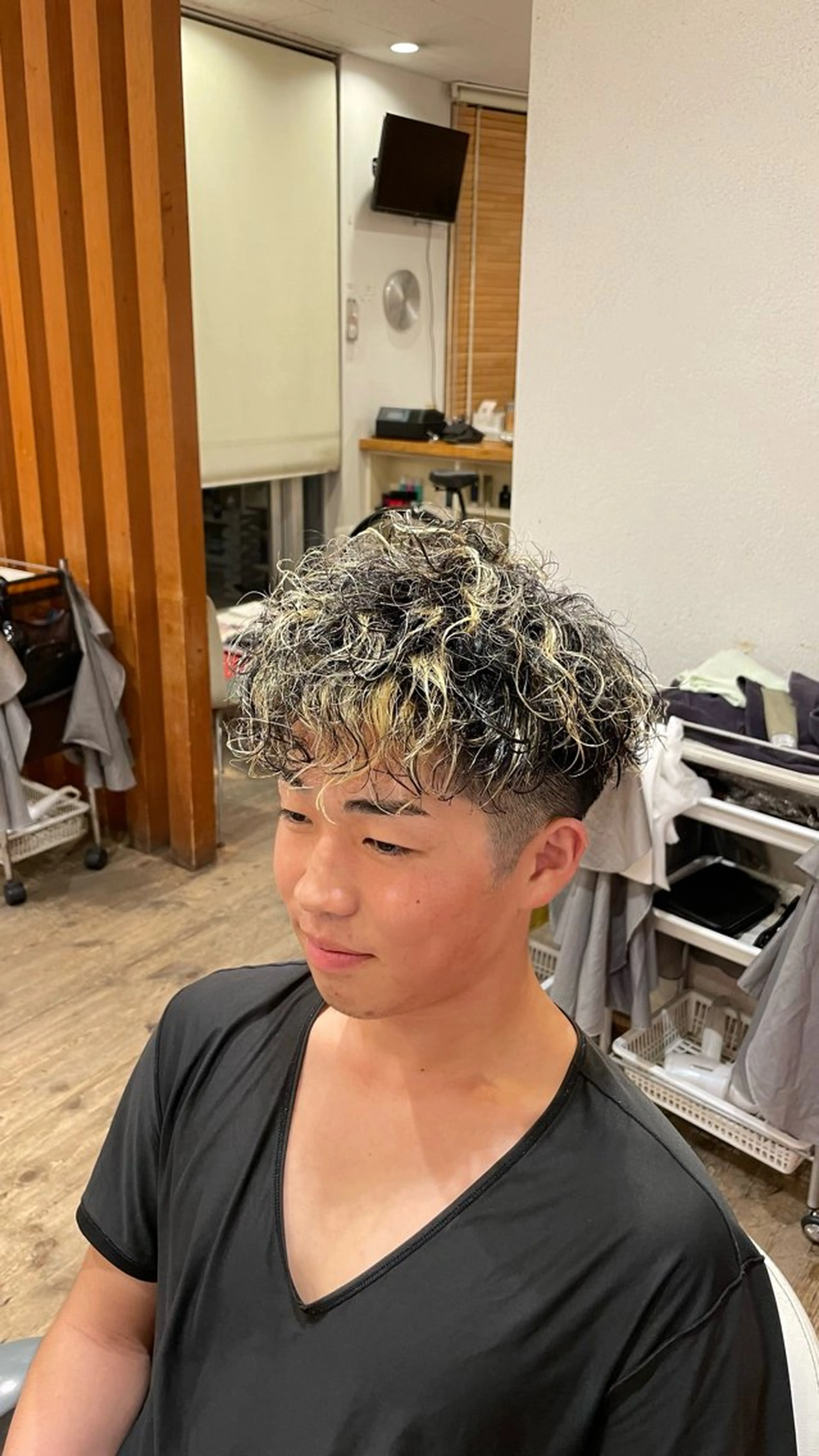 ショート パーマ メンズ 椿 大輔のヘアスタイル