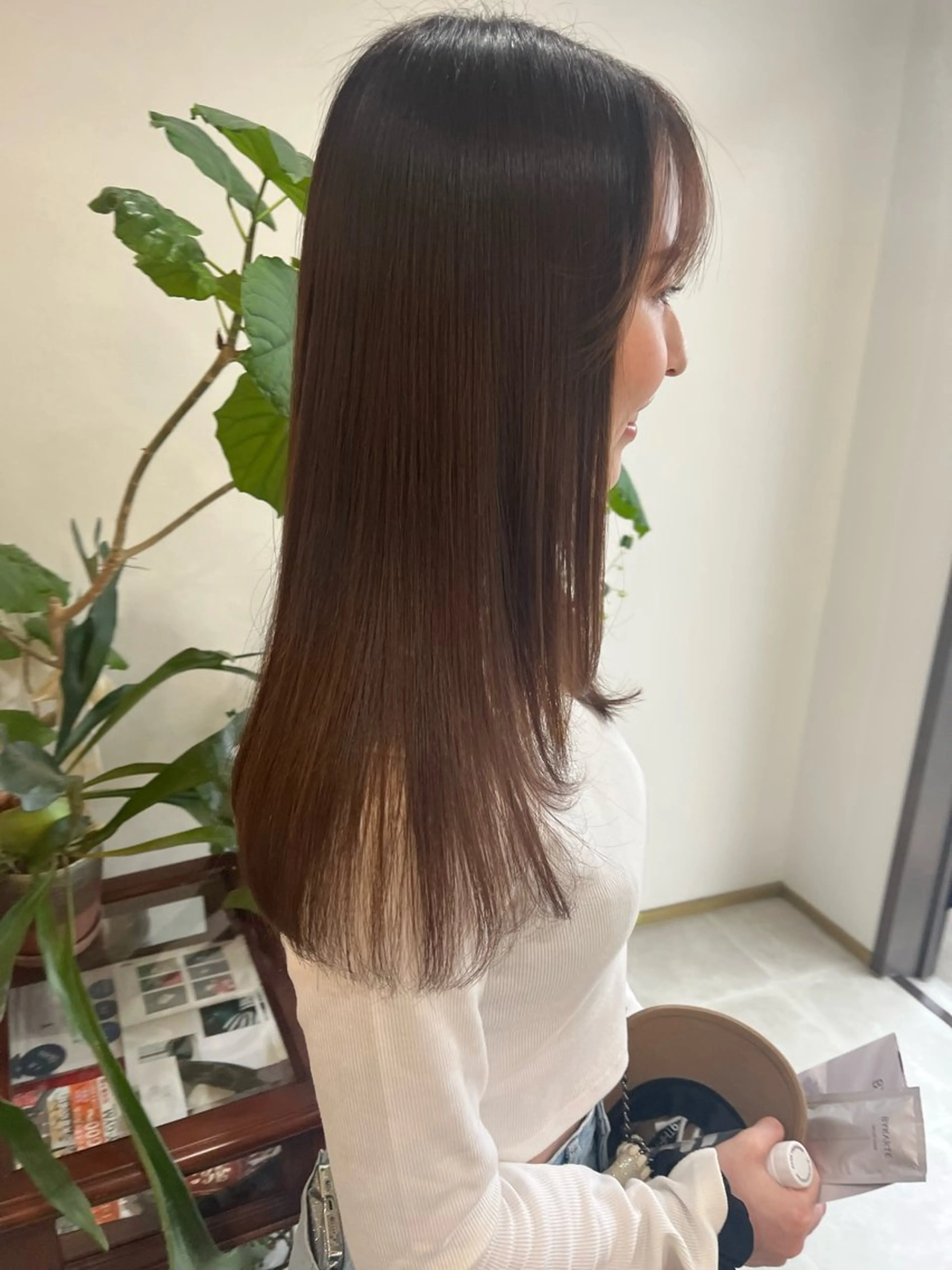 【広がる髪質の方へ】ボリュームダウンストレート+バイカルテ髪質再生トリートメント(シャンプーブロー込み)の写真