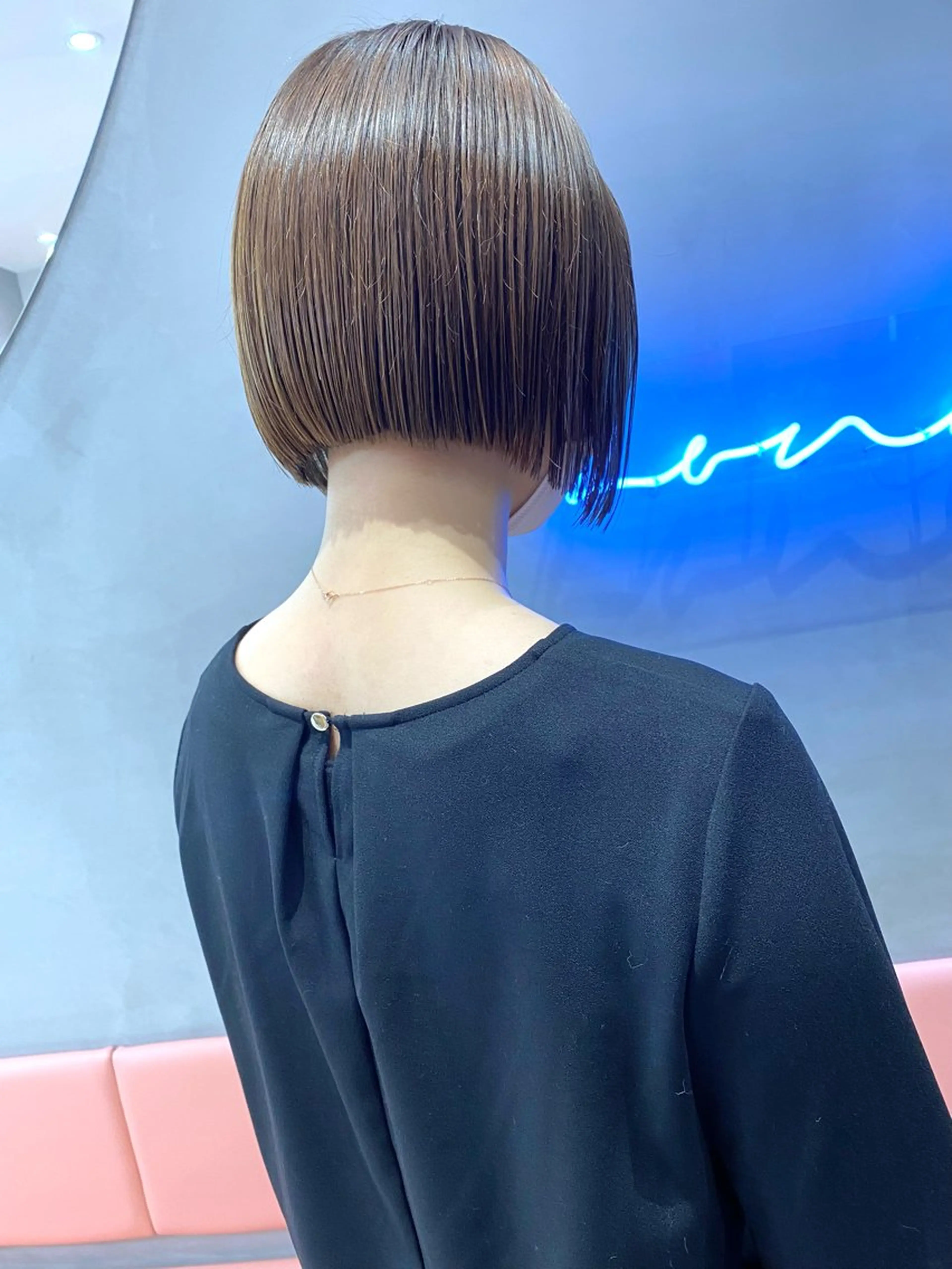 20時30分予約限定！スタイルチェンジでボブにしたい方！カット＋トリートメント！最高級のトリートメント無料でつけます！の写真