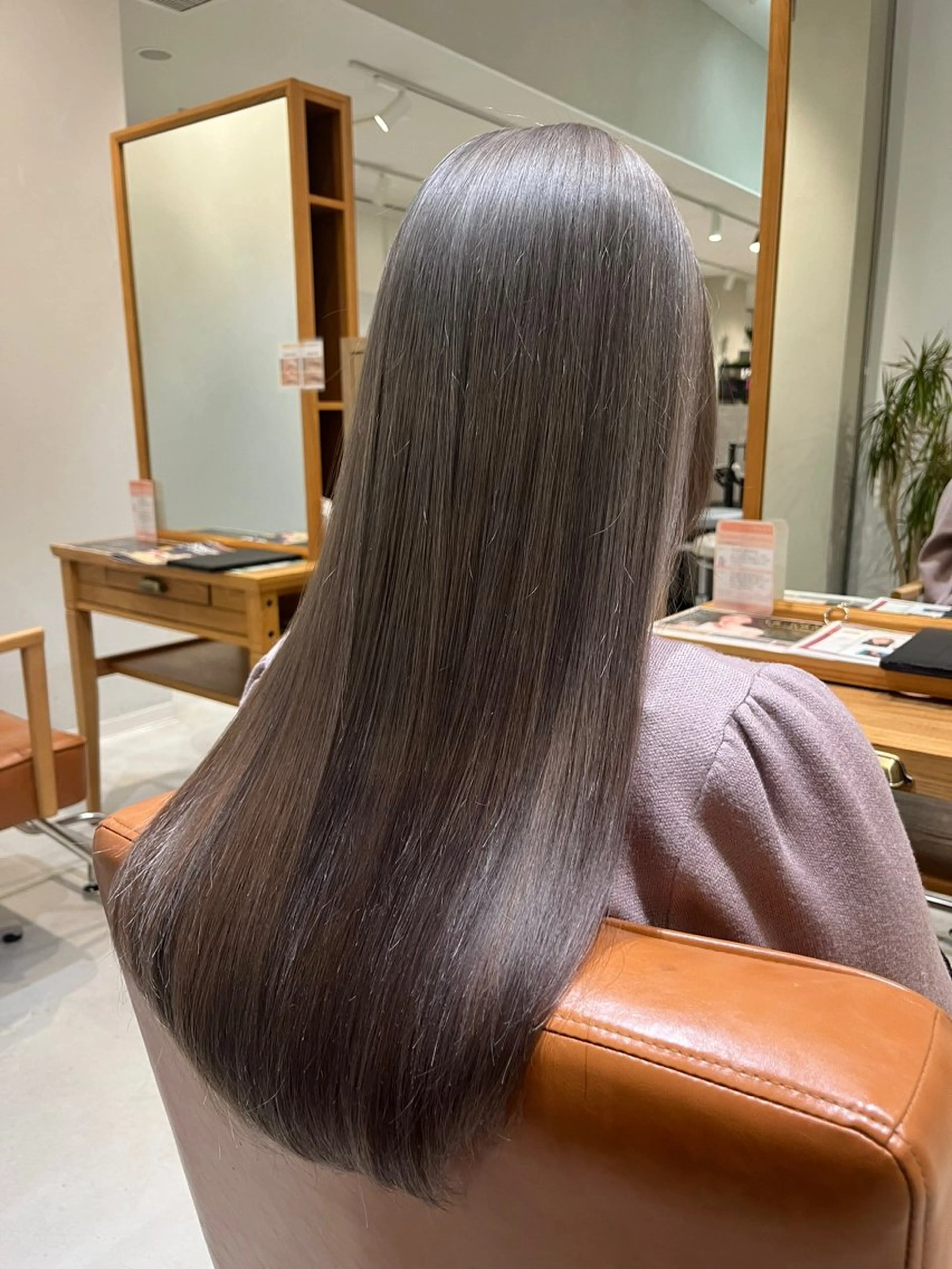 ロング カラー ブリーチ グレージュ 森 理音のヘアスタイル