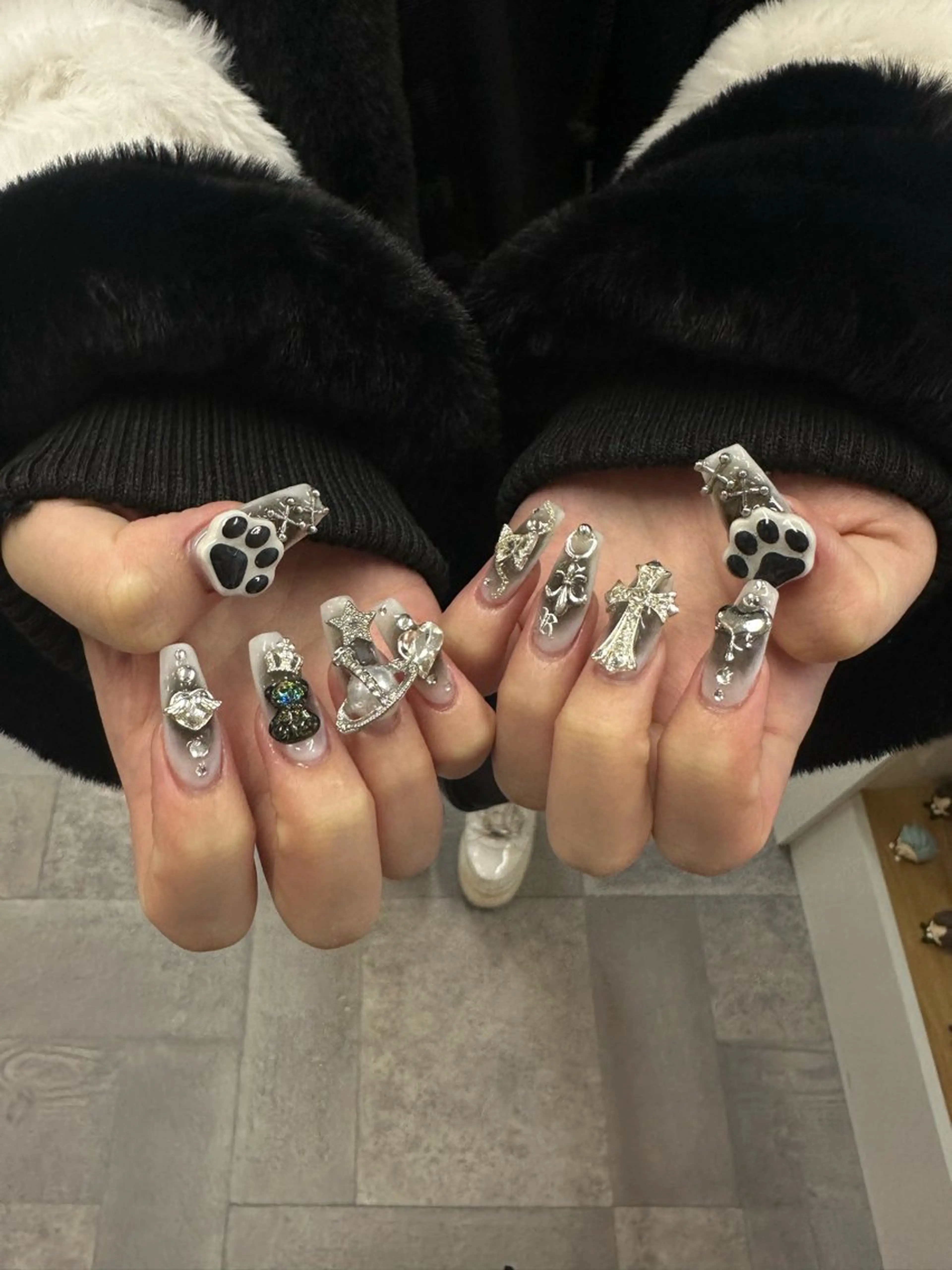 ネイル ハート 韓国ネイル スカルプネイル ストーンネイル 夏ネイル ハンドネイル Melody Nail所属・Melody  3D/スカルプ専門店のネイルデザイン