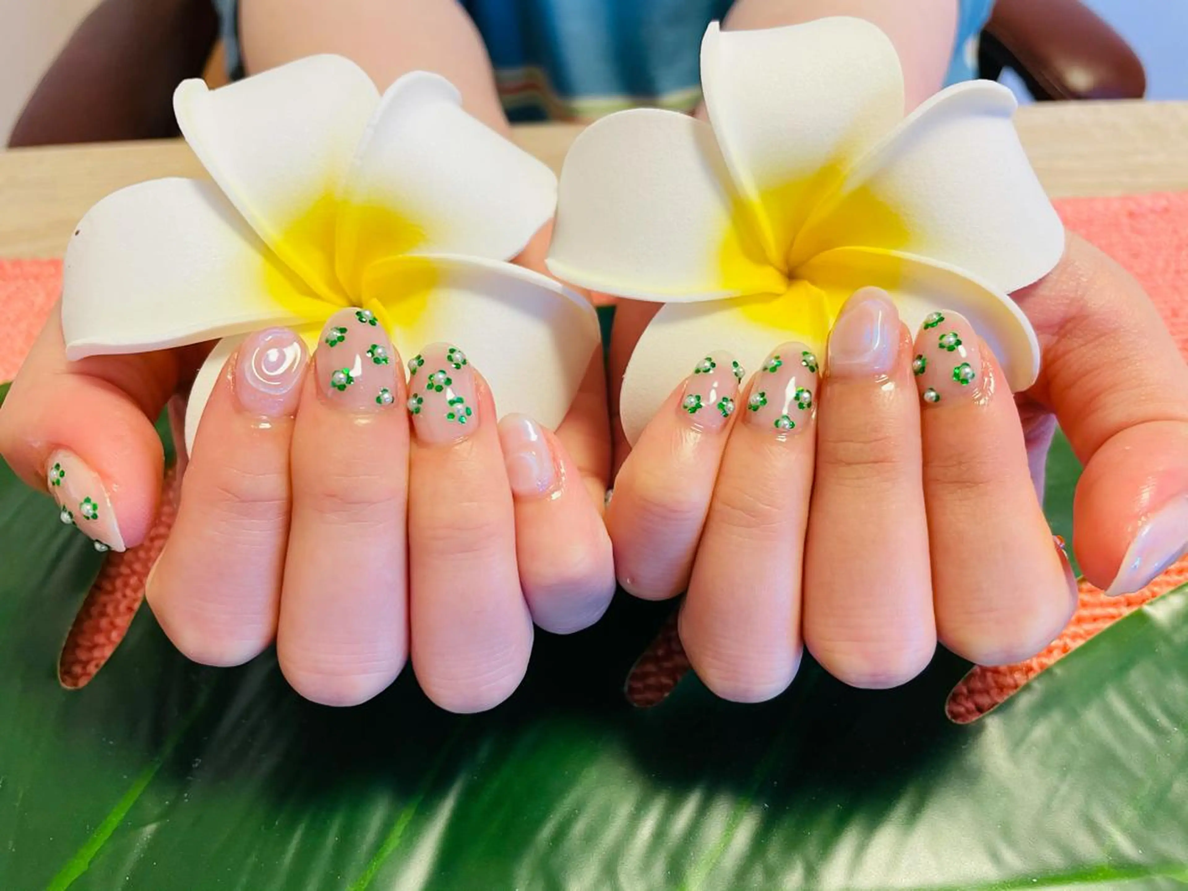 ネイル フラワーネイル ホログラムネイル ニュアンスネイル ぷっくりネイル Nail salon Betty❤︎のネイルデザイン