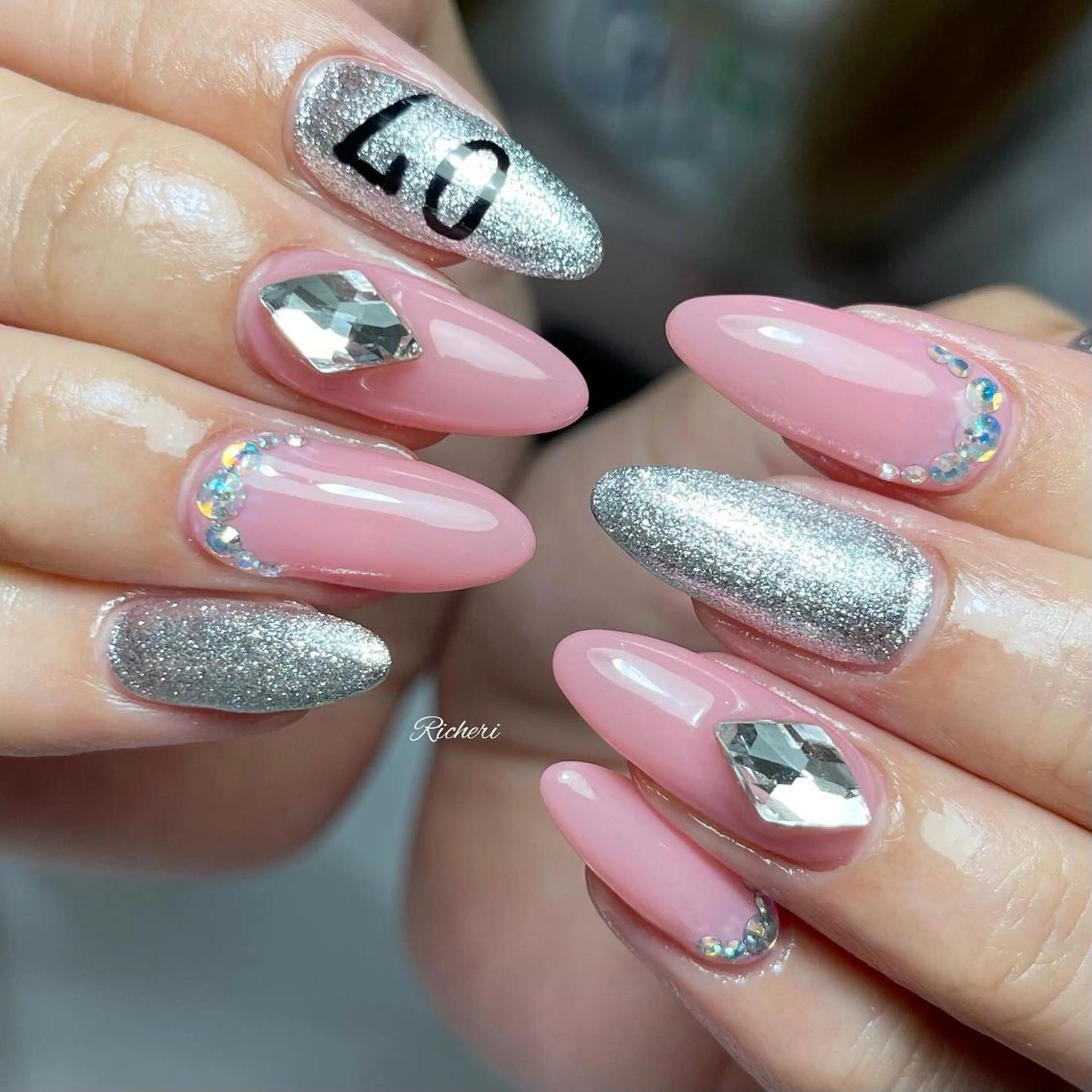 ミディアム ネイル 韓国風ヘア アートネイル フレンチネイル ジェルネイル 韓国ネイル richeri beautyのエステ・リラクイメージ