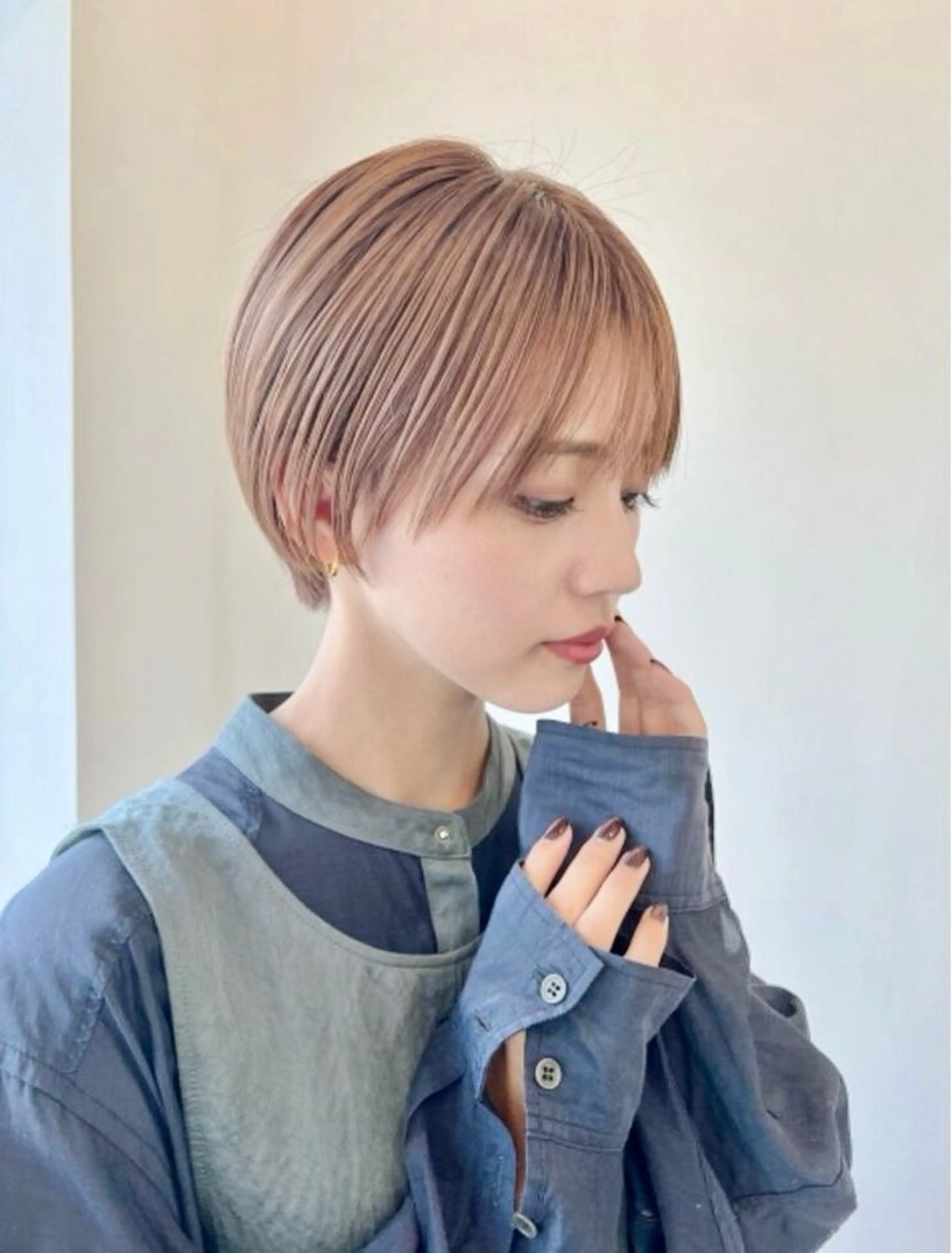 ショート ショートヘア サキ🤍ハイトーン 🩰くびれ巻きヘアのヘアスタイル