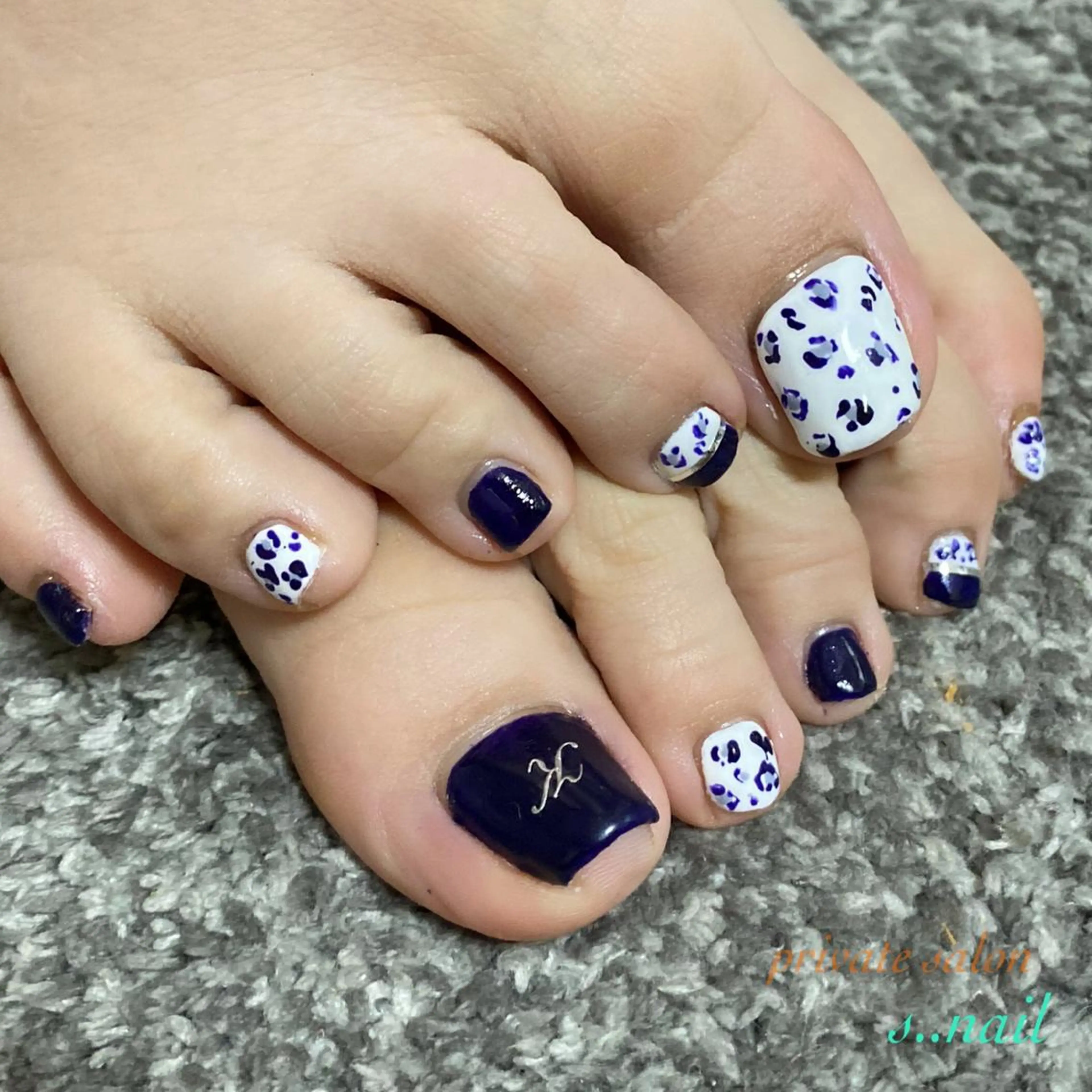 ネイル アニマル柄 ハンドネイル フットネイル s..nail / MORITAのネイルデザイン