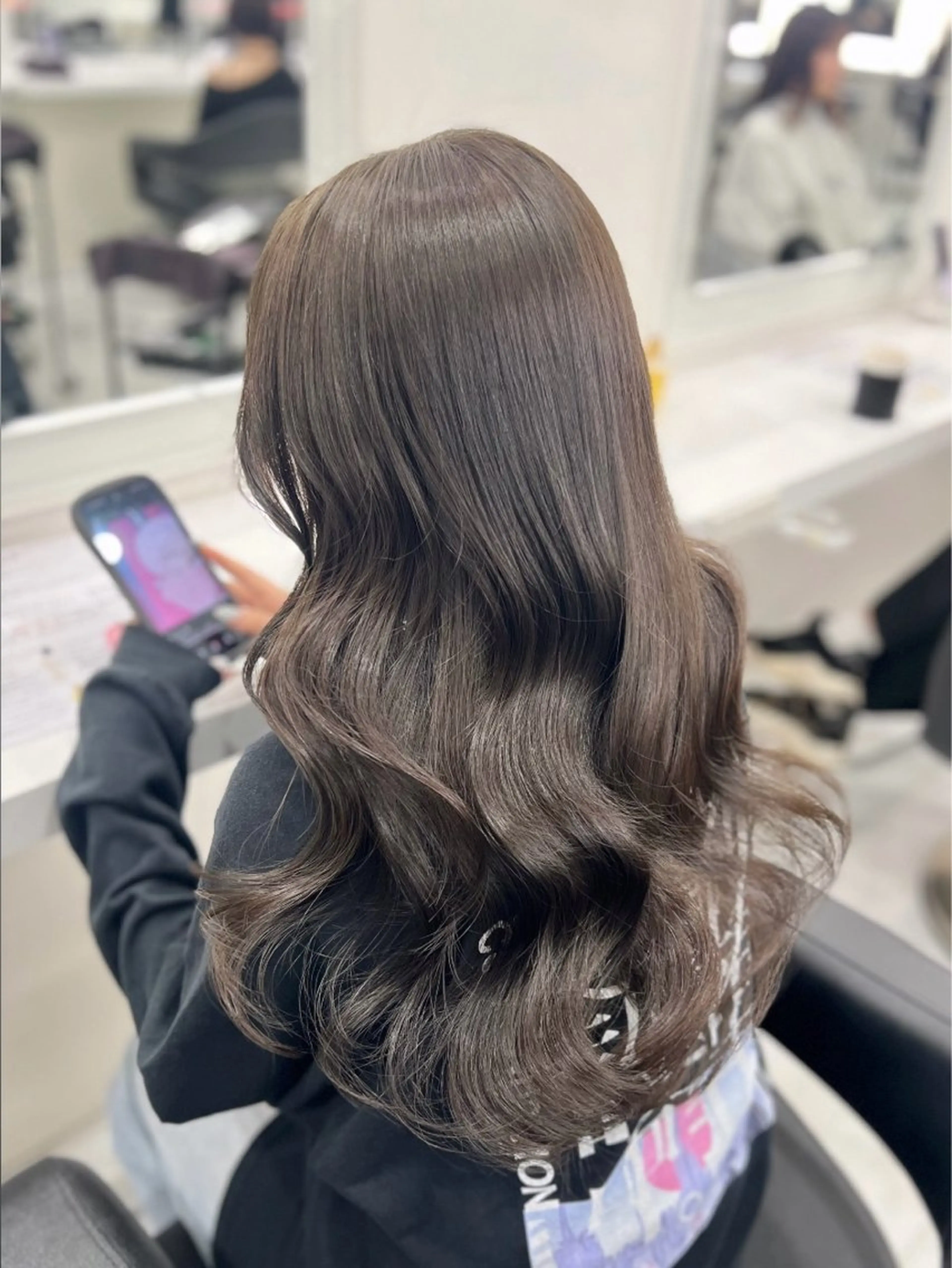 ロング カラー オリーブカラー🫒 レイヤーカット✂︎のヘアスタイル