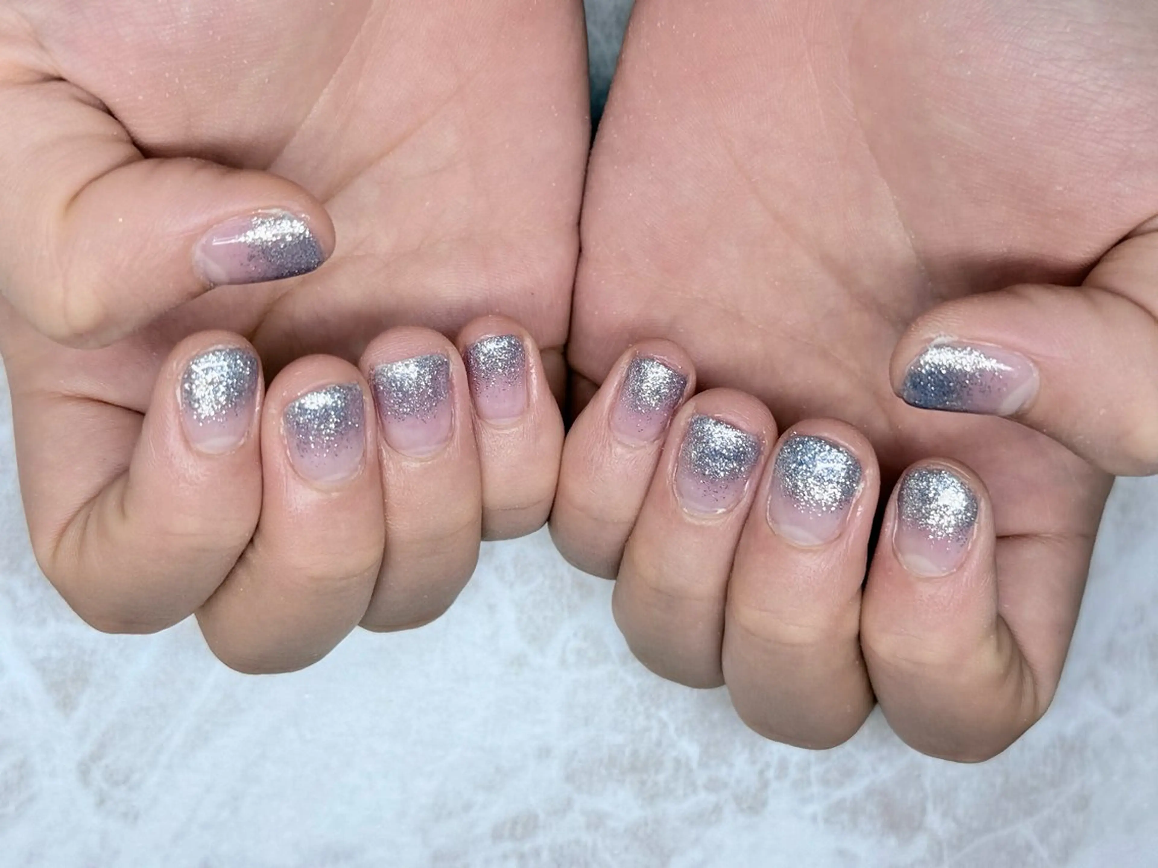 ネイル ブルー グラデーション ラメ(グリッター) ラメグラデーション Mネイル 伏見店所属・Yuki Mネイル 伏見店のネイルデザイン