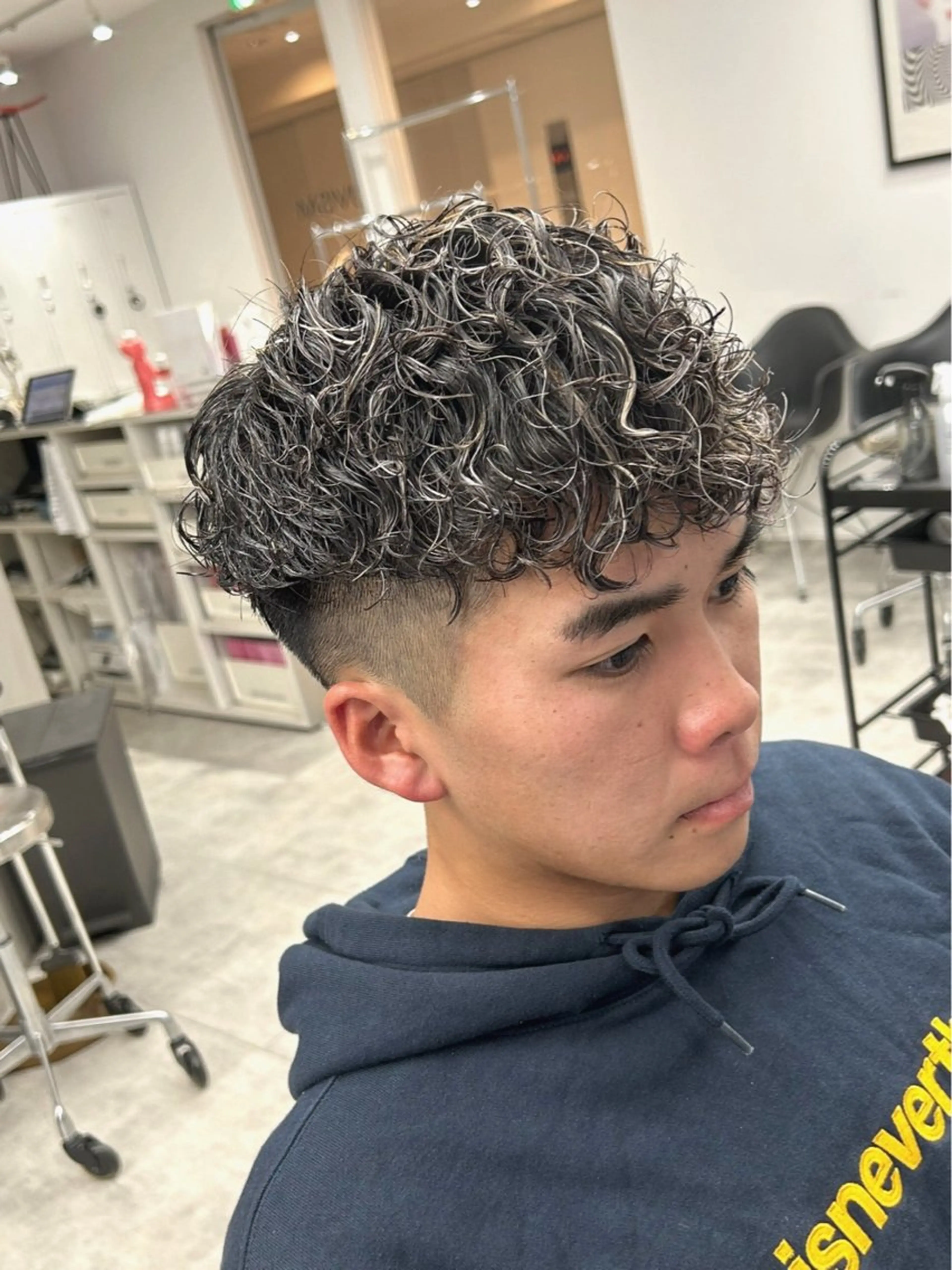 【2〜3回目の方はこちら】古着好きや雰囲気出したい方におすすめ骨格矯正カット+ハードスパイラルパーマ(プードルパーマ)の写真