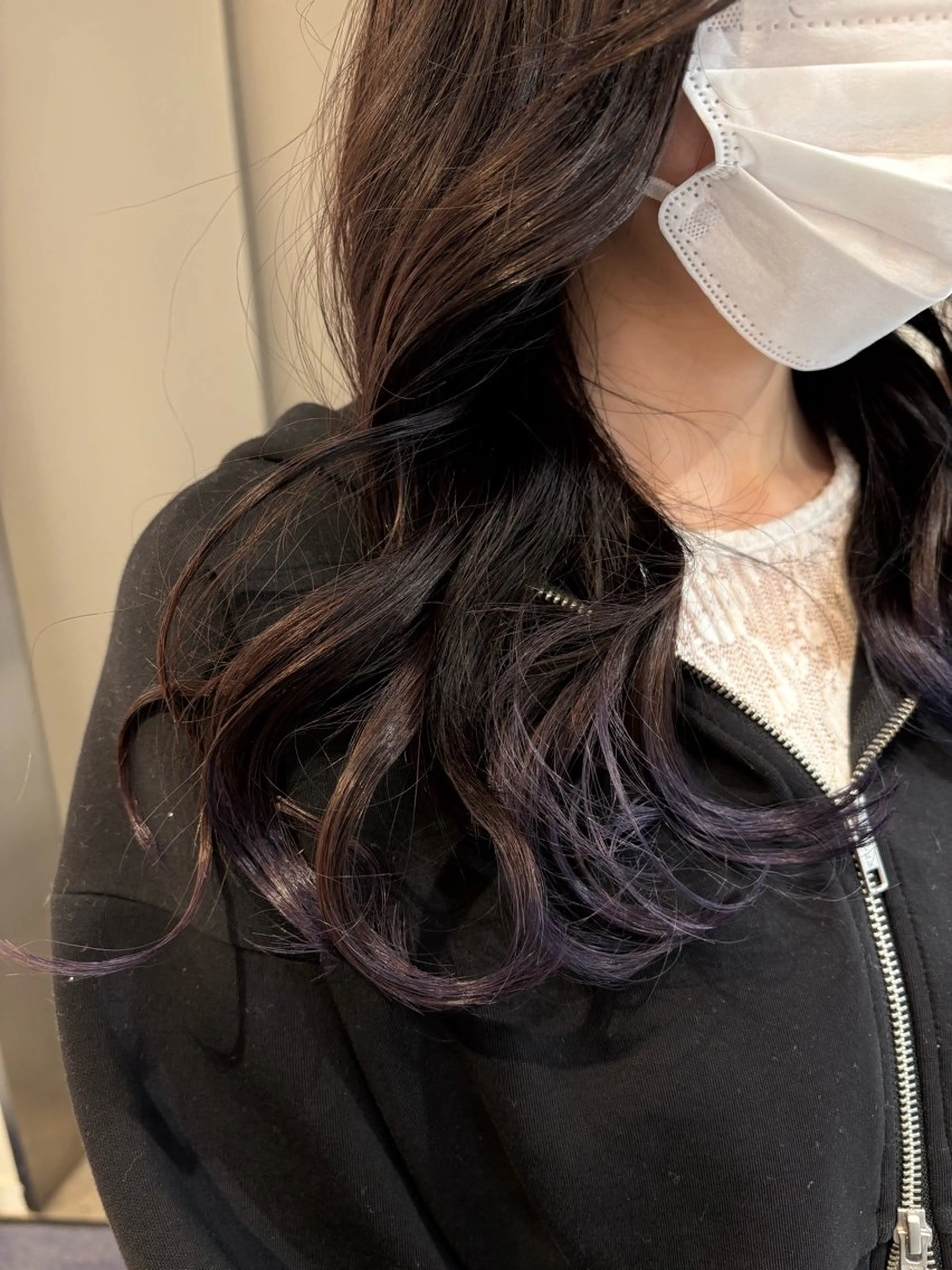 セミロング 亀山 由里菜のヘアスタイル