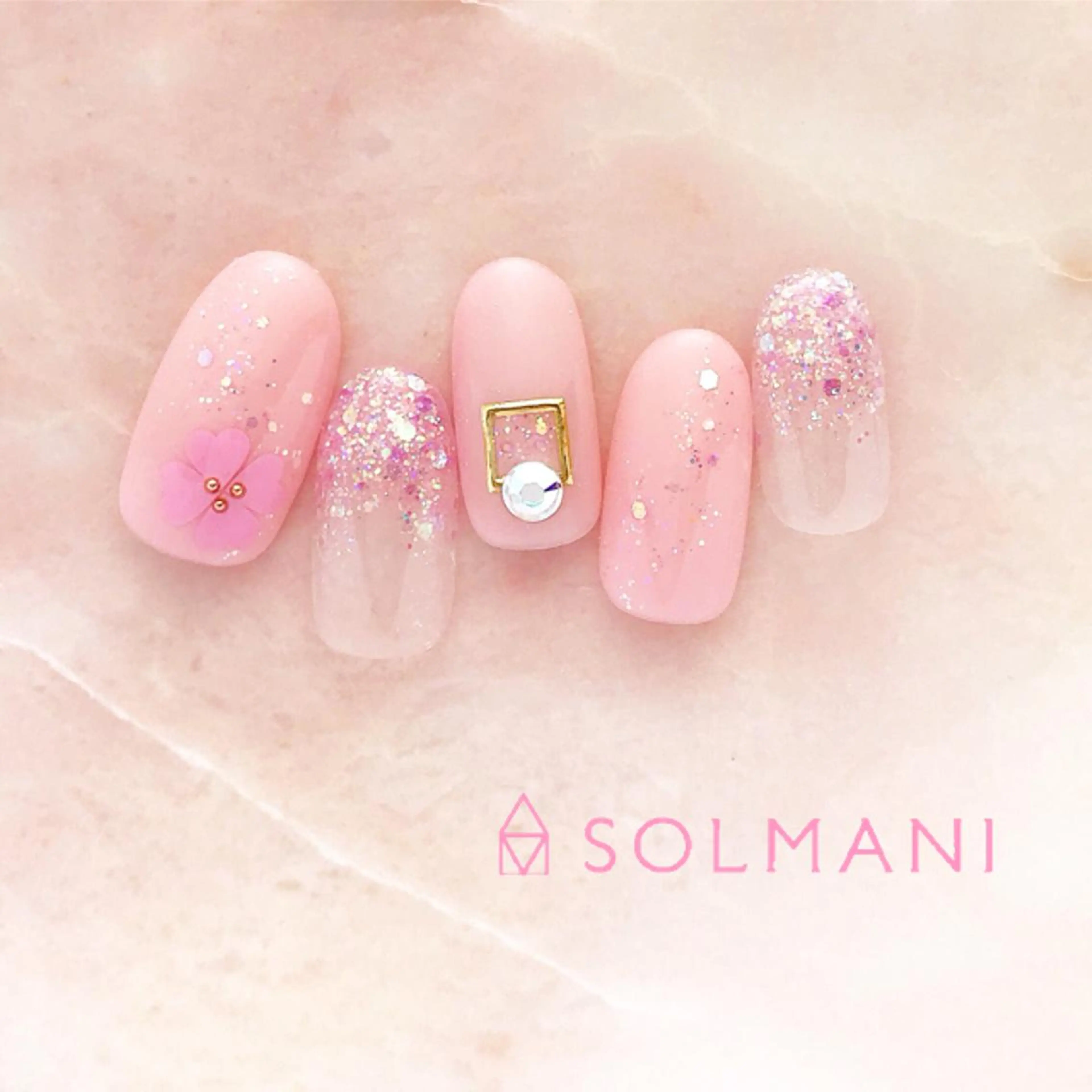 ネイル SOLMANI 予約担当のネイルデザイン