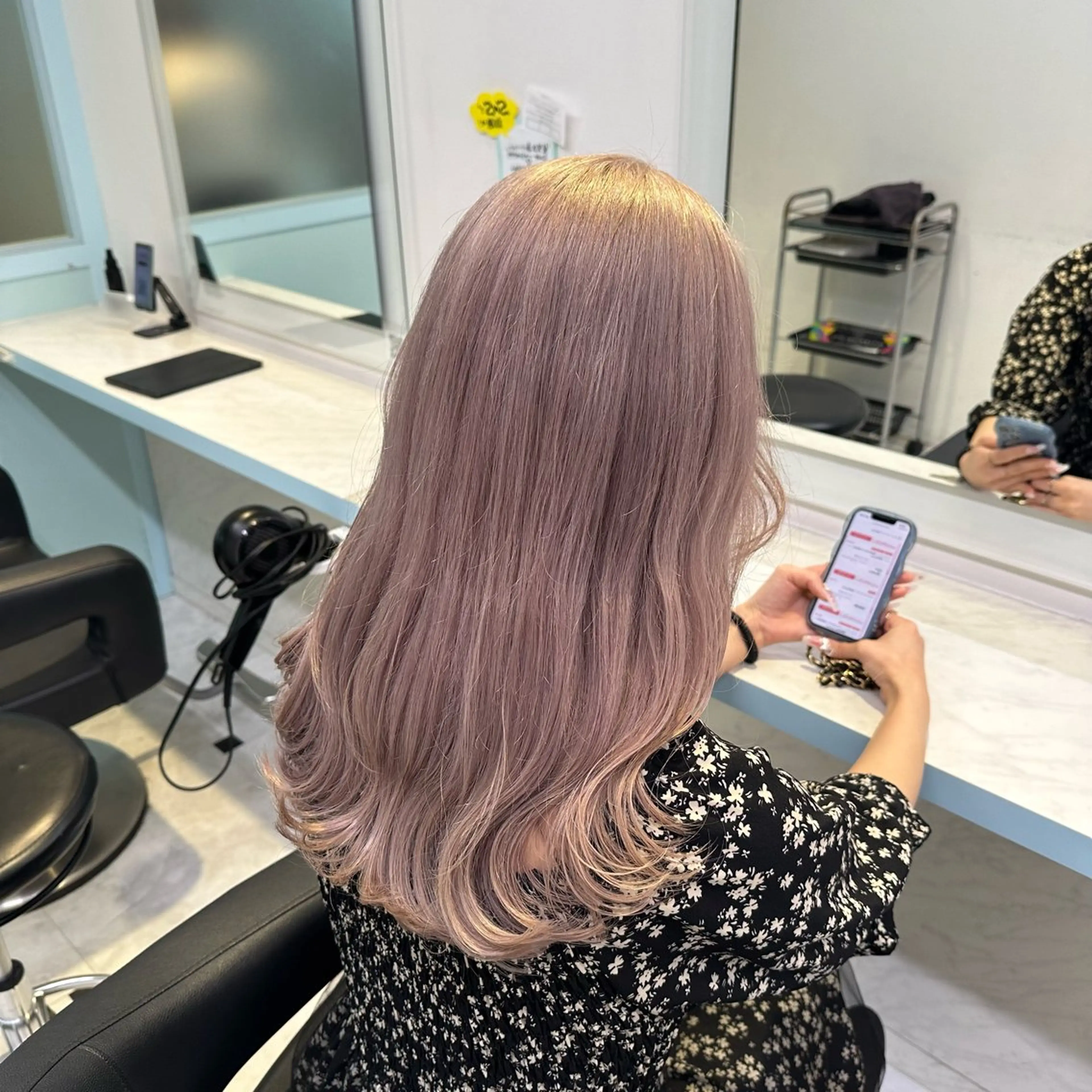 ♡白っぽ淡〜いカラーしたい方はこれ♡ブリーチ2回+カラー+オリジナルトリートメント👼🏻+コテ巻き💋✨の写真