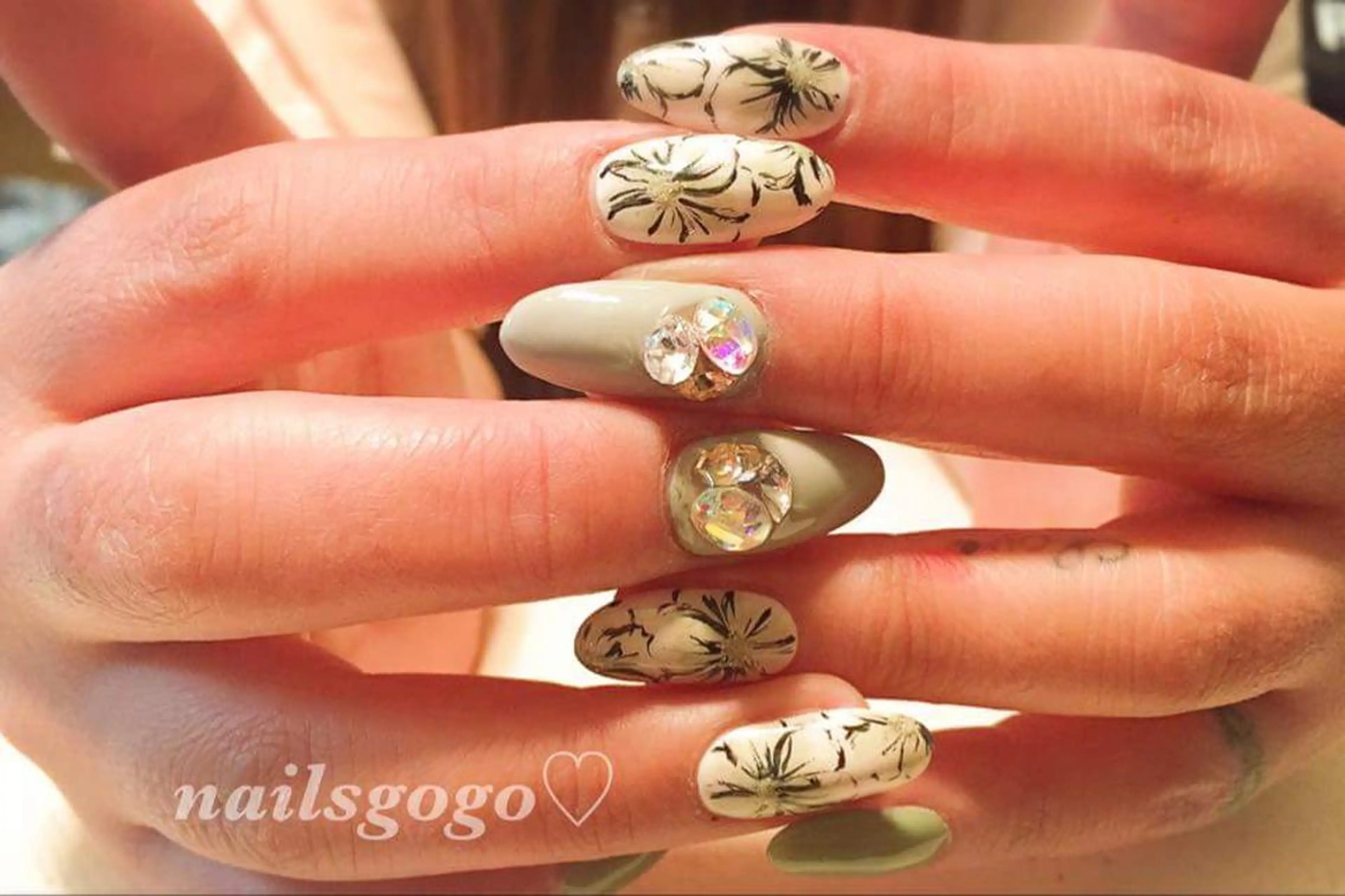 セミロング カラー ネイル NAILSGOGO shibuyaのネイルデザイン