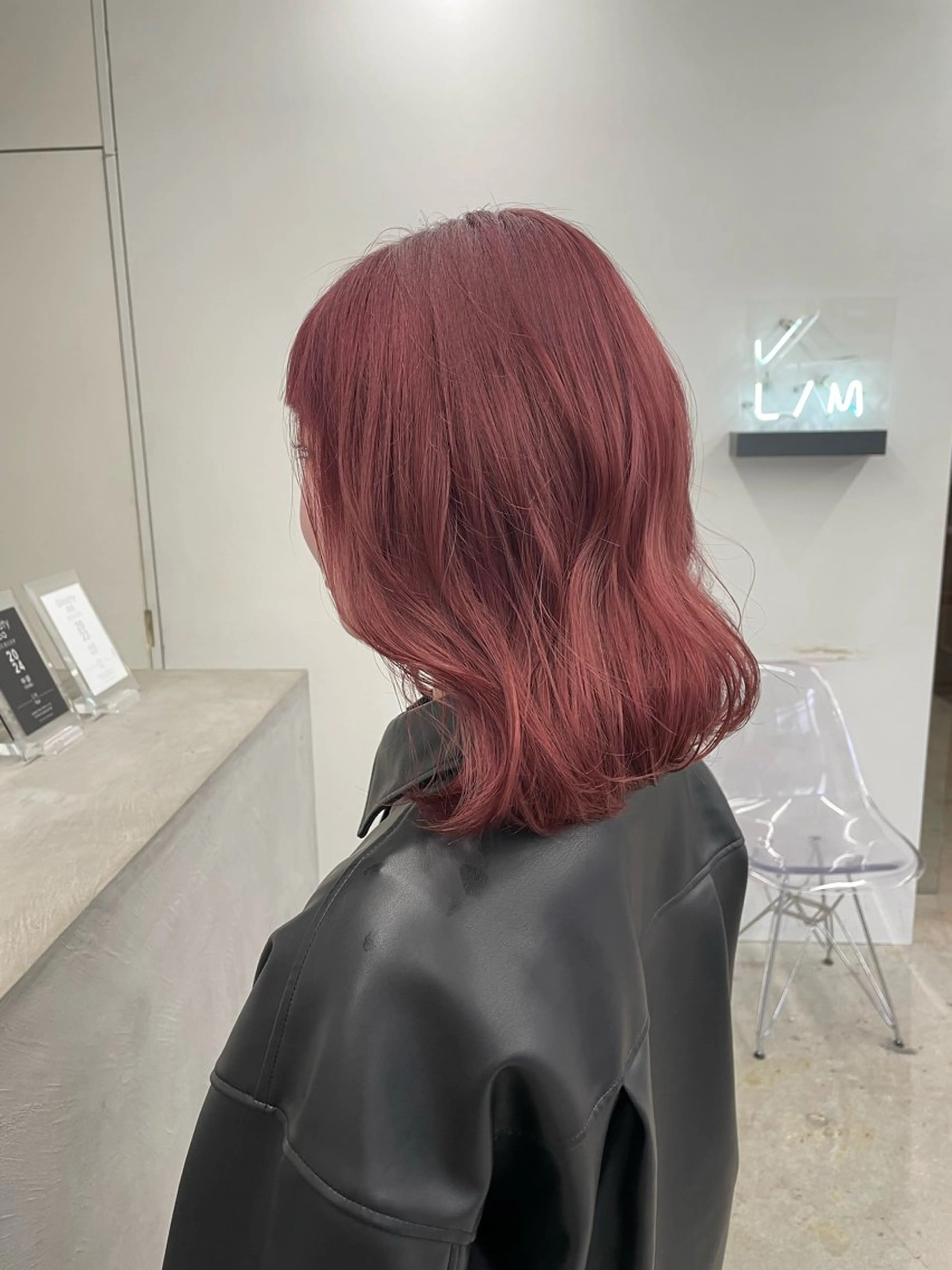 カラー 小出 萌恵のヘアスタイル