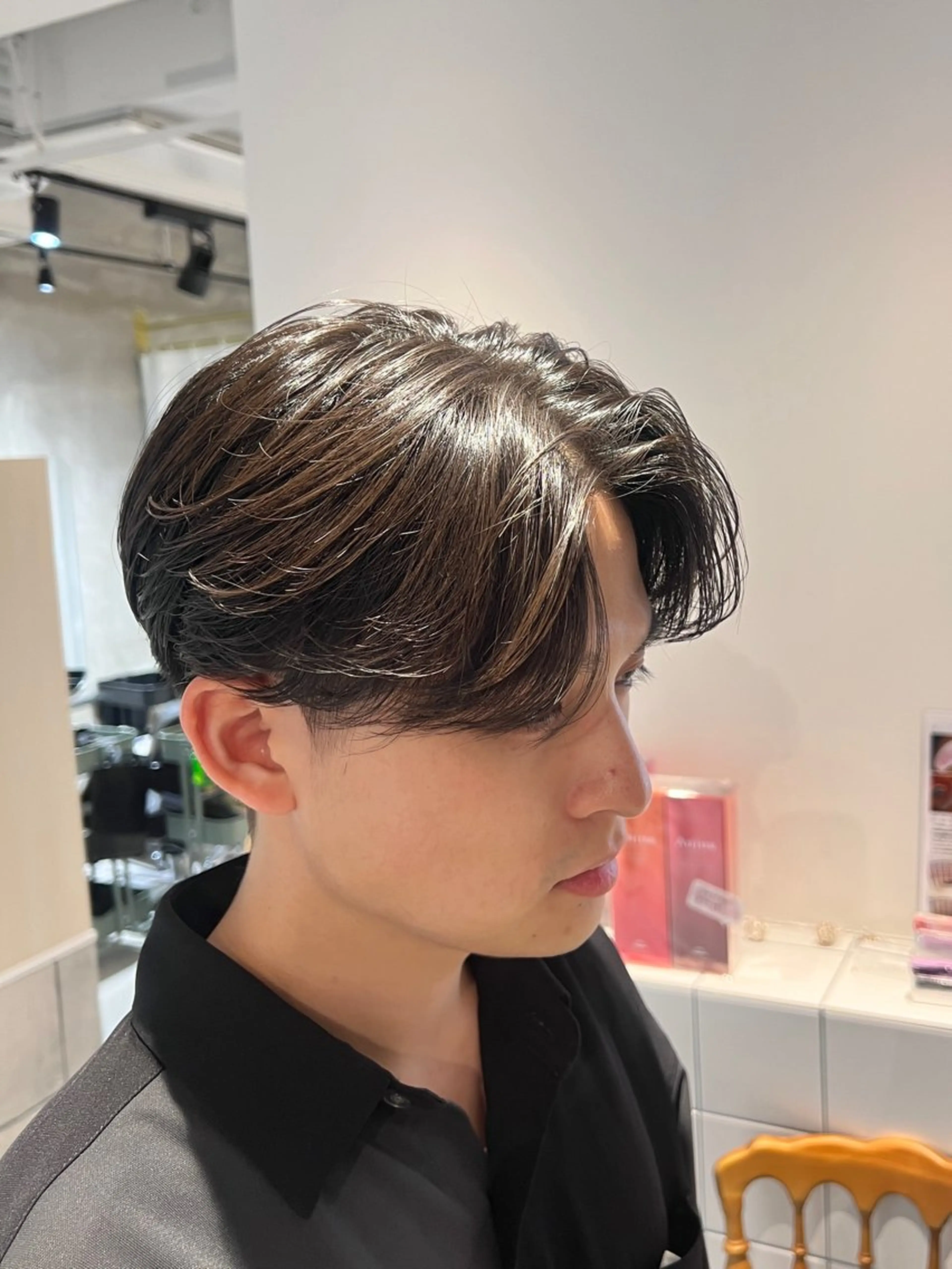 ミディアム パーマ メンズ ミディアムパーマ センターパート メンズパーマ ニュアンスパーマ カット パーマ メンズカットパーマ ✂️ JOYAのヘアスタイル