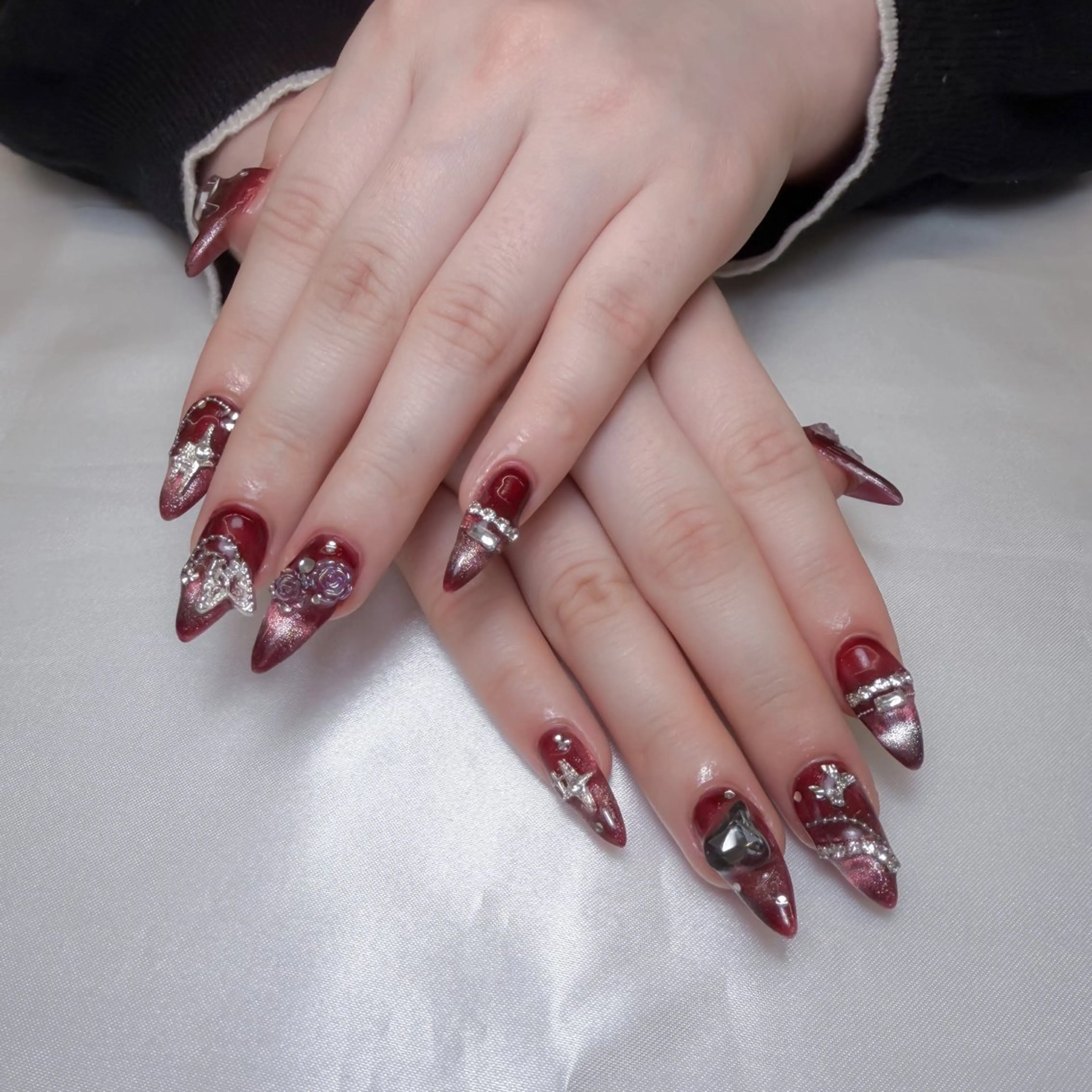 ネイル キラキラネイル ハンドネイル Nail Share Salon Mariris所属・ユカ‎𖤐nail 堺筋本町/心斎橋のネイルデザイン