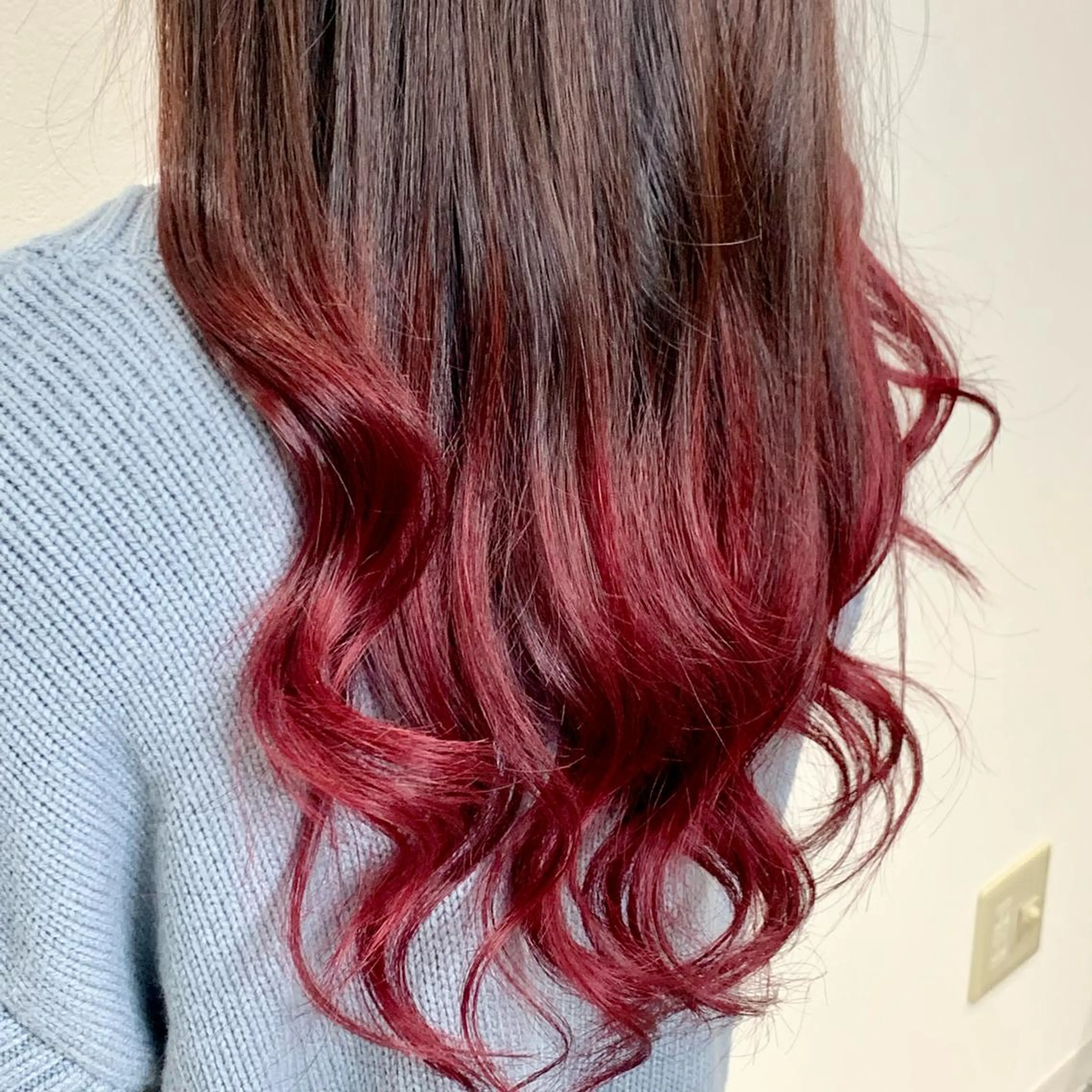 カラー カシス グラデーションカラー ピンクカラー ViVi by freedomのヘアスタイル