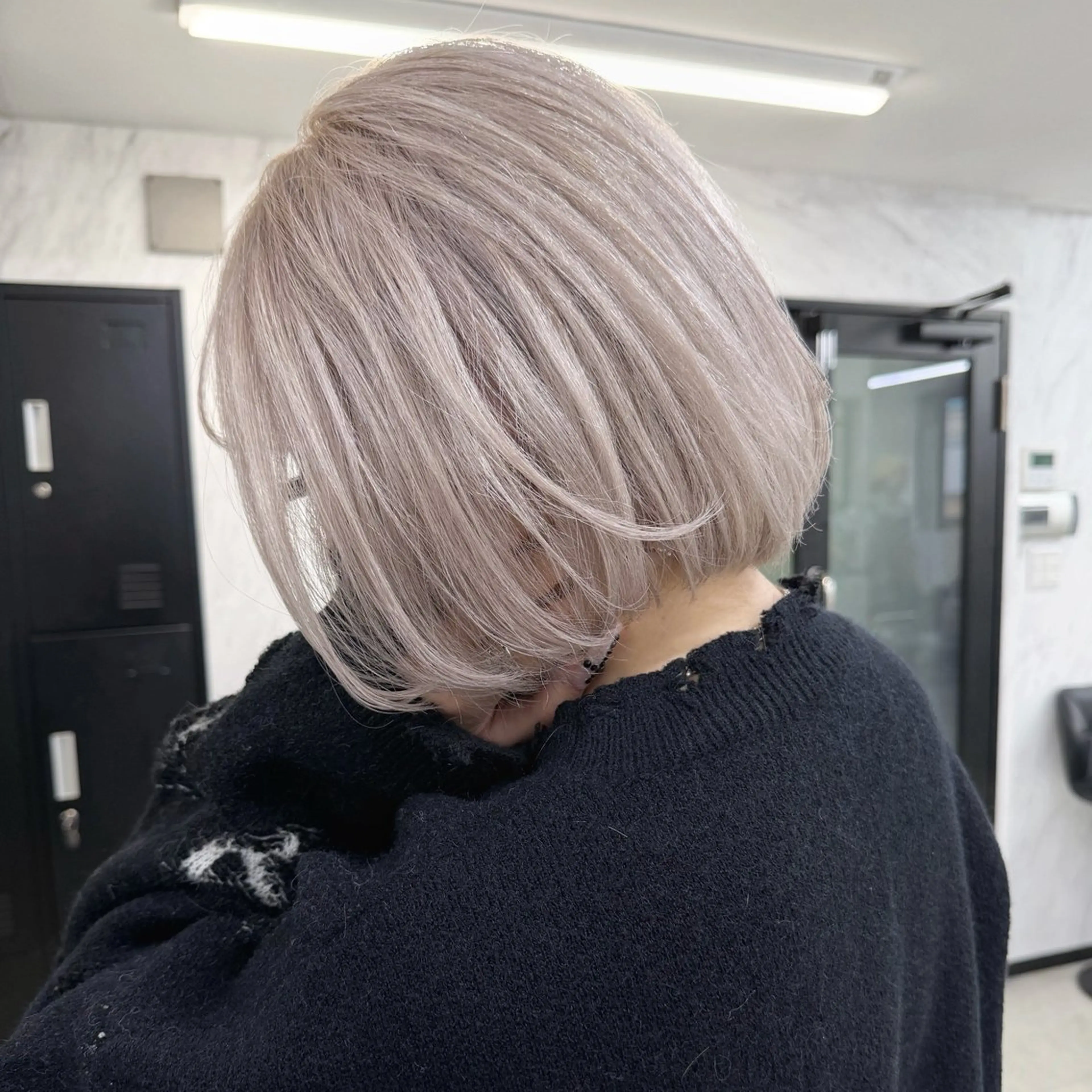 ショート カラー シールエクステ ハイトーンカラー エクステ ヘアカラー トリートメント シールエクステ特化 ハイトーン、NANAのヘアスタイル