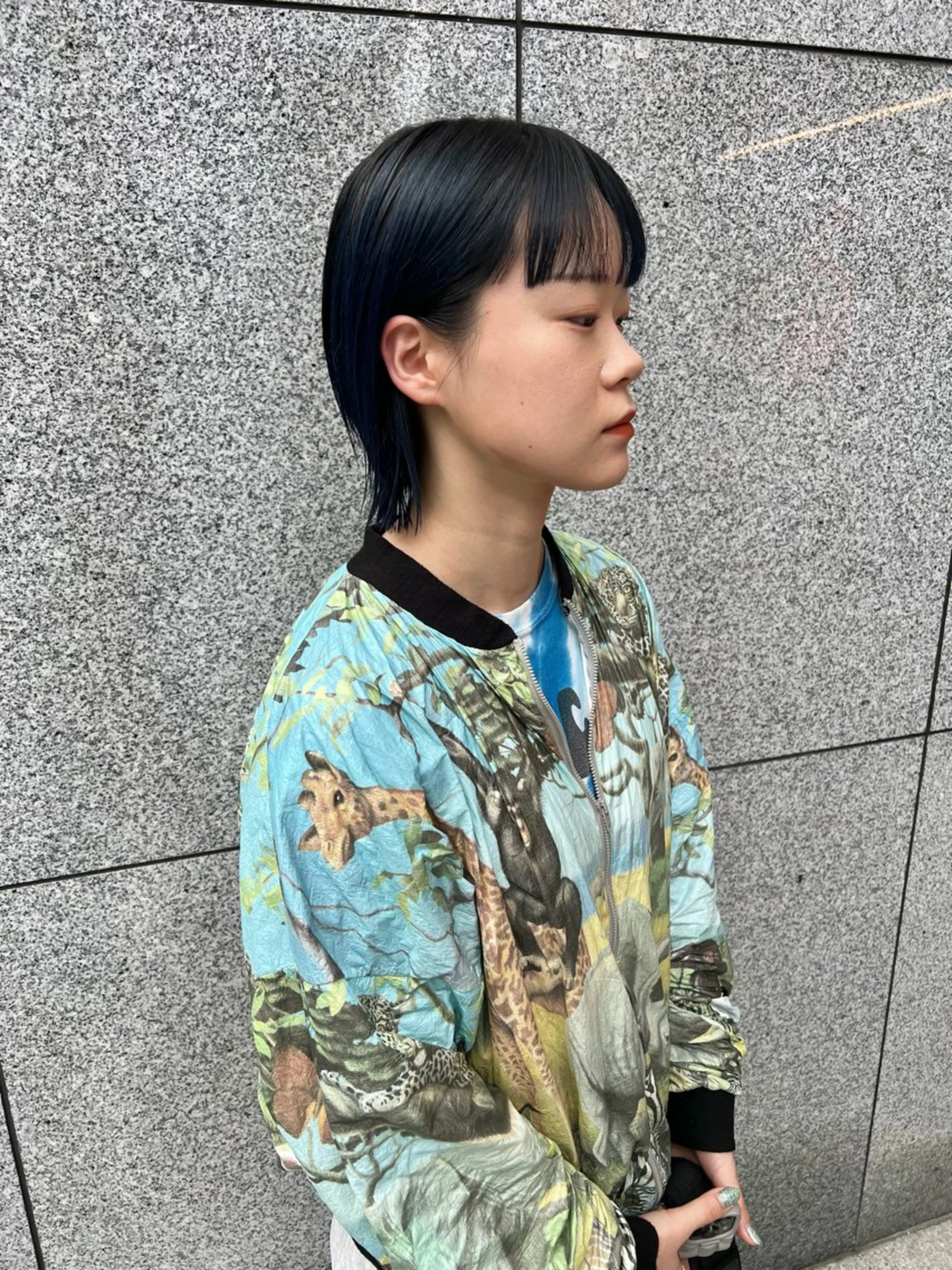 ショート カラー 切りっぱなしボブ 黒髪 ブリーチ ブルーカラー ブルーブラック カット ヘアカラー 千葉 郁也のヘアスタイル