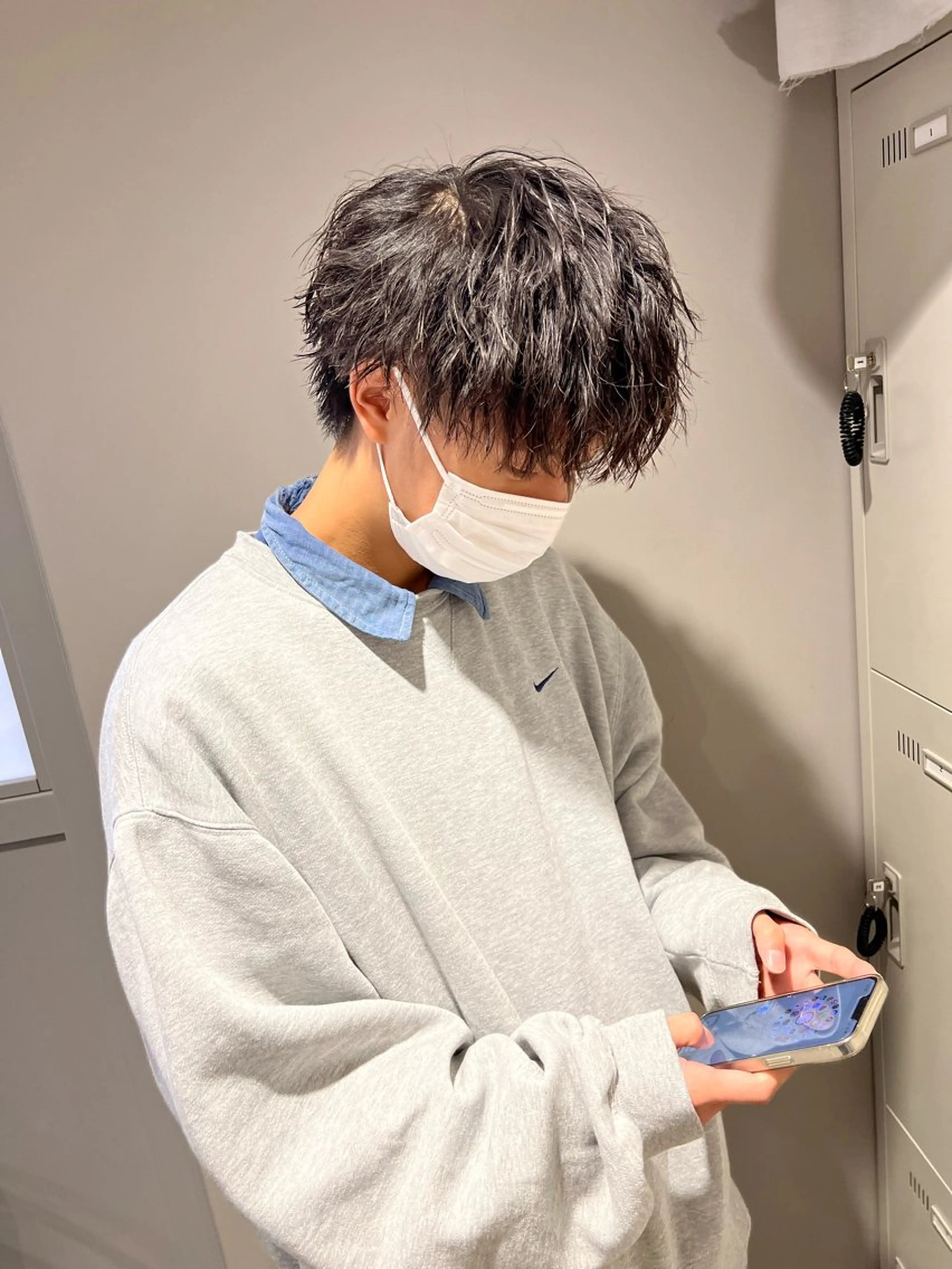 ミディアム パーマ メンズ ミディアムパーマ センターパート メンズ韓国風 韓国マッシュ マッシュウルフ カット ヘアカラー トリートメント ヘッドスパ ヘアセット トレンド/レイヤー うる艶🪞CANDYのヘアスタイル