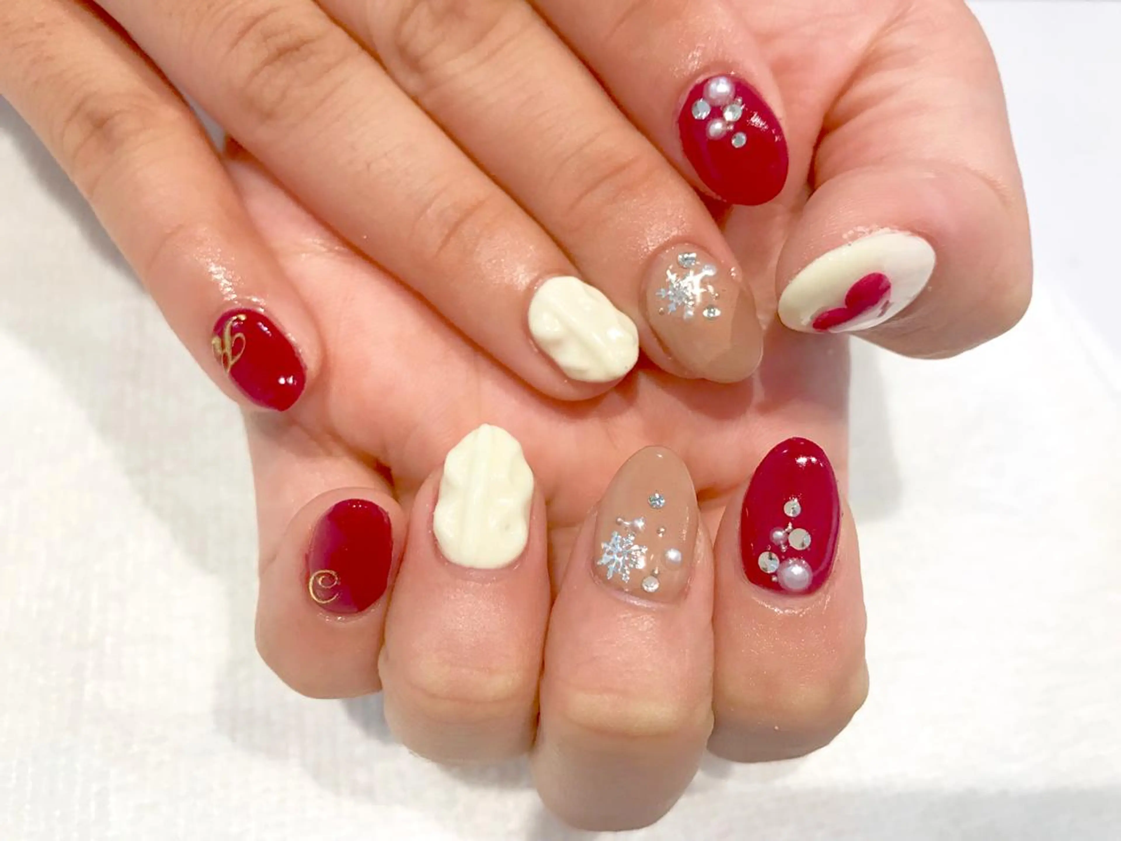 ネイル 赤色 Re Pearl～コーディネートサロン～ 市駅前店所属・NARUMI HYODOのネイルデザイン