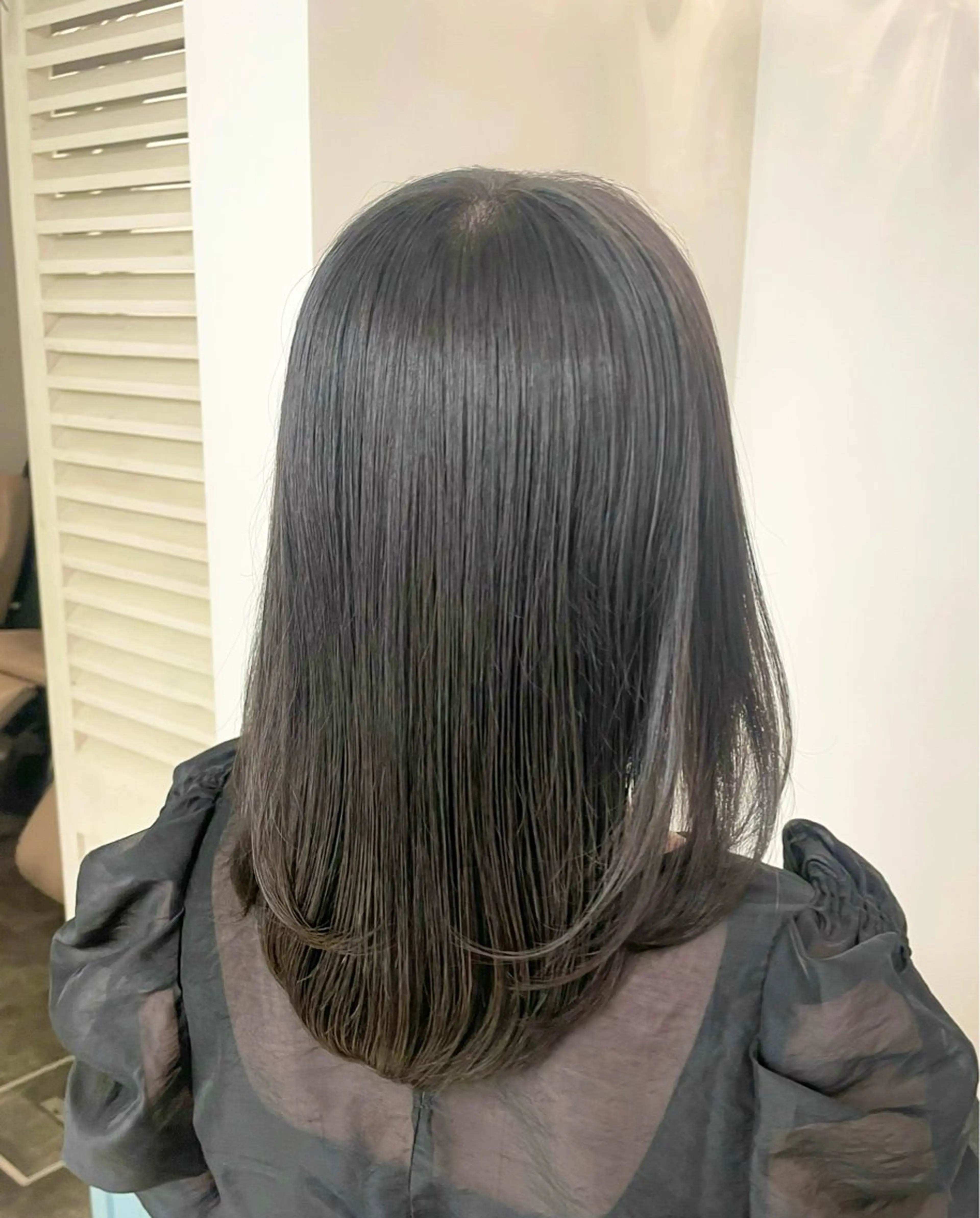 ミディアム カラー パーマ ブルーカラー 透明感カラー トリートメント 酸性ストレート ストレートパーマ 森山 陽菜のヘアスタイル