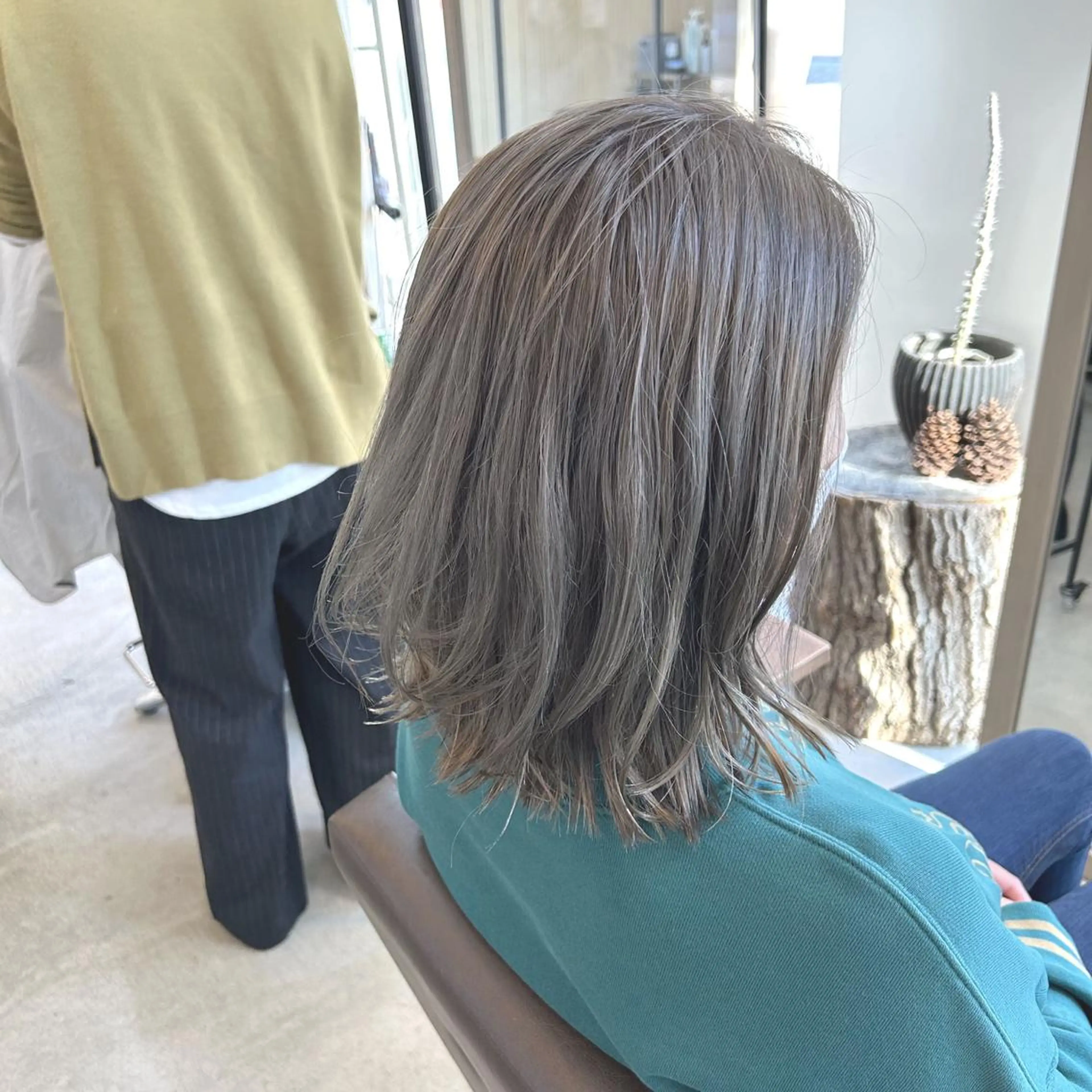 ハイトーンカラー！🤍ケアブリーチでダメージレスWカラー👩🏻‍🦰＋カットの写真