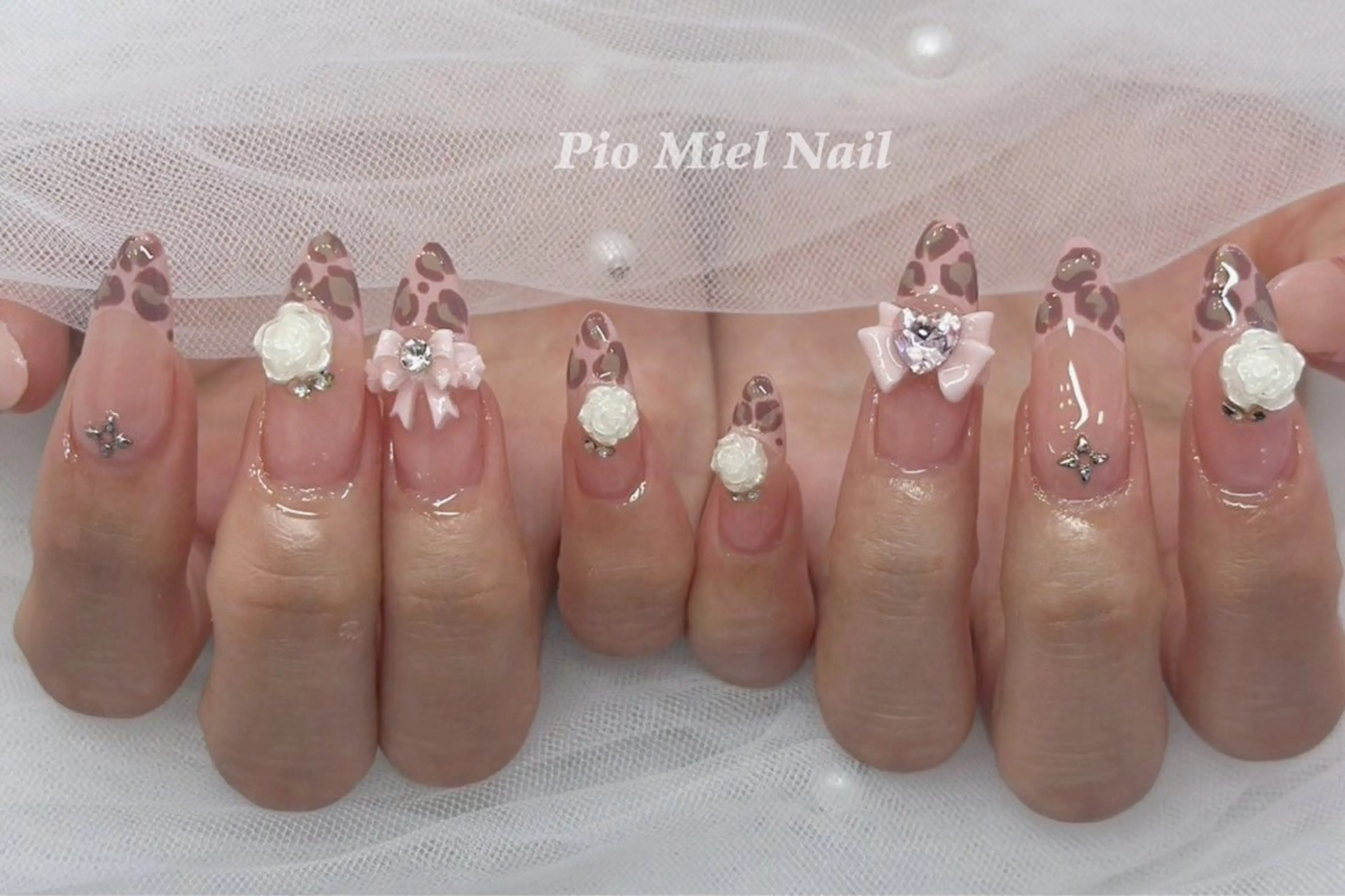 ネイル アニマル柄 長さ出し フラワーネイル ジェルネイル ガーリー ハンドネイル momo 長さだしのネイルデザイン