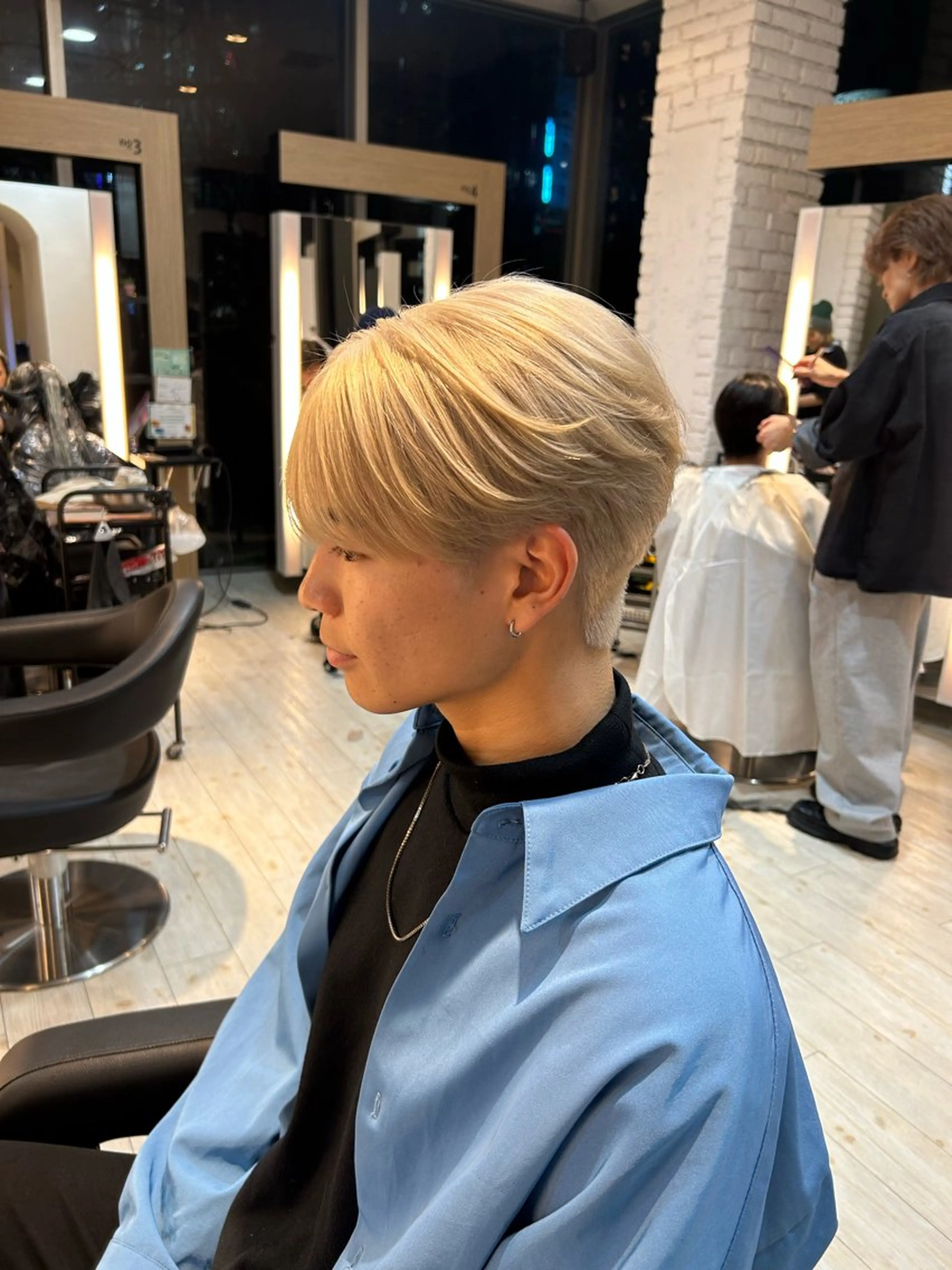 カラー メンズ メンズブリーチ ベージュカラー ブリーチ カット ヘアカラー トリートメント 有働由良／ハイトーン ／韓国メンズヘアのヘアスタイル