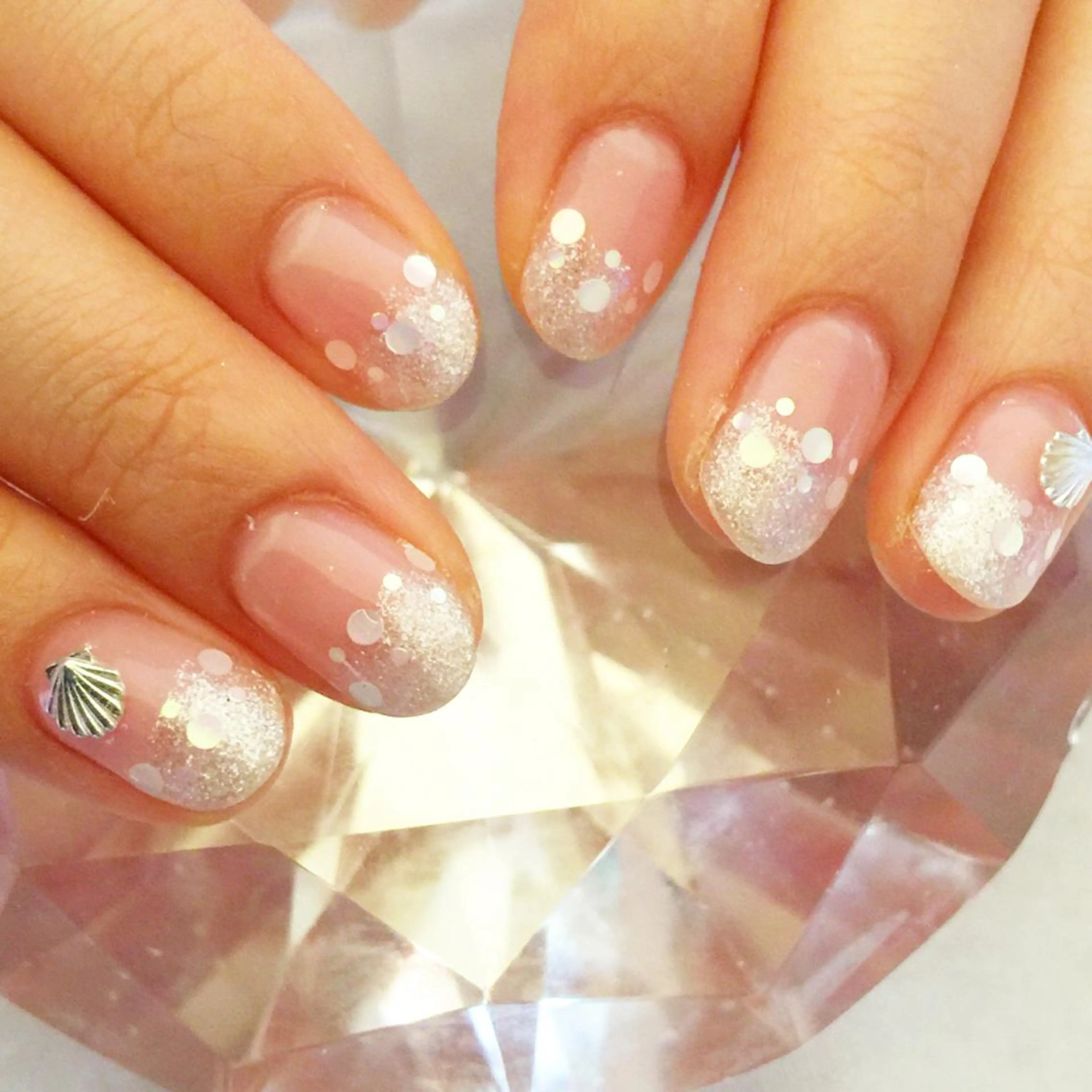 ネイル ジェルネイル グラデーション ラメ(グリッター) ラメグラデーション ストーンネイル YUN 💅のネイルデザイン