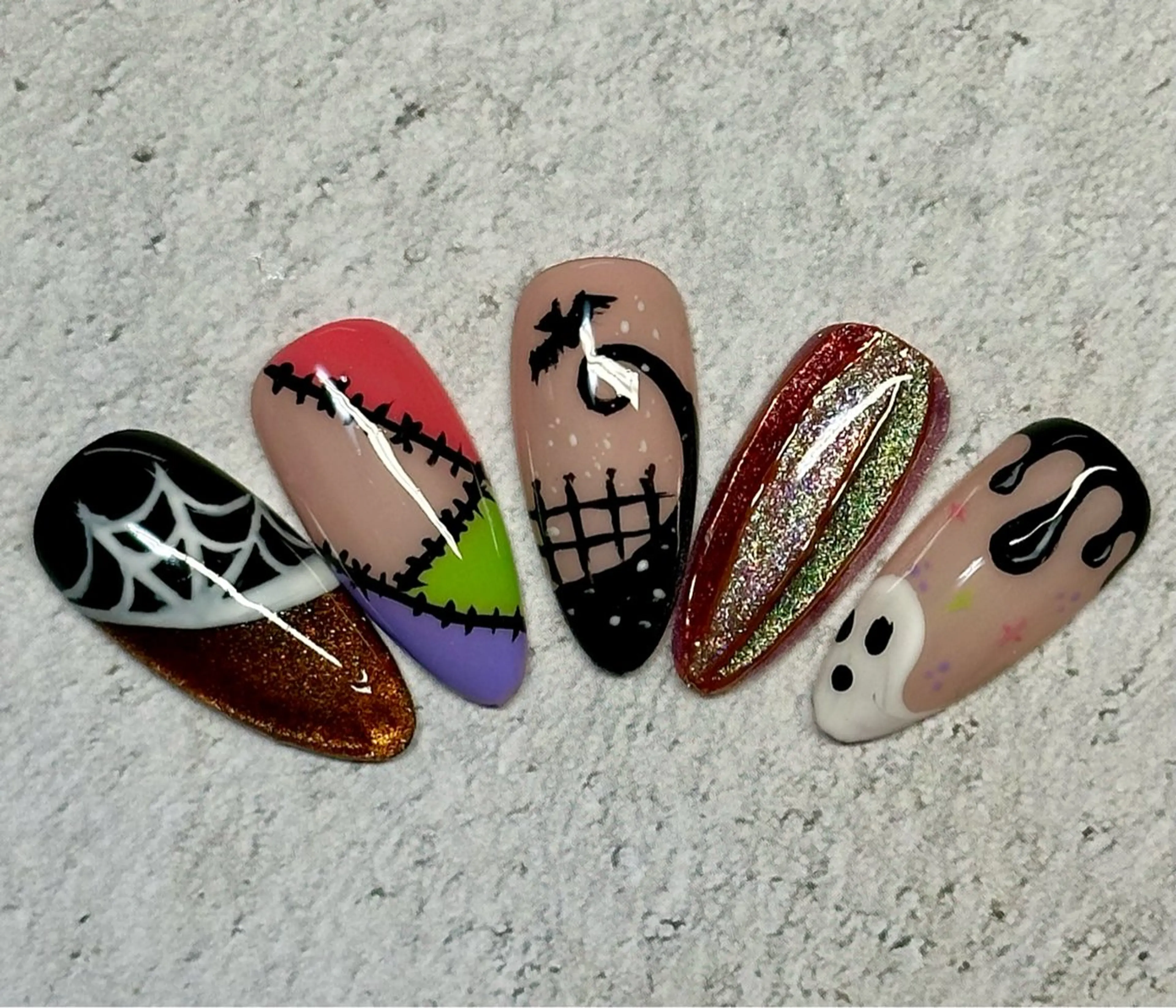 ネイル アニマル柄 チークネイル フレンチネイル ハロウィン キラキラネイル M.N_ nailのネイルデザイン