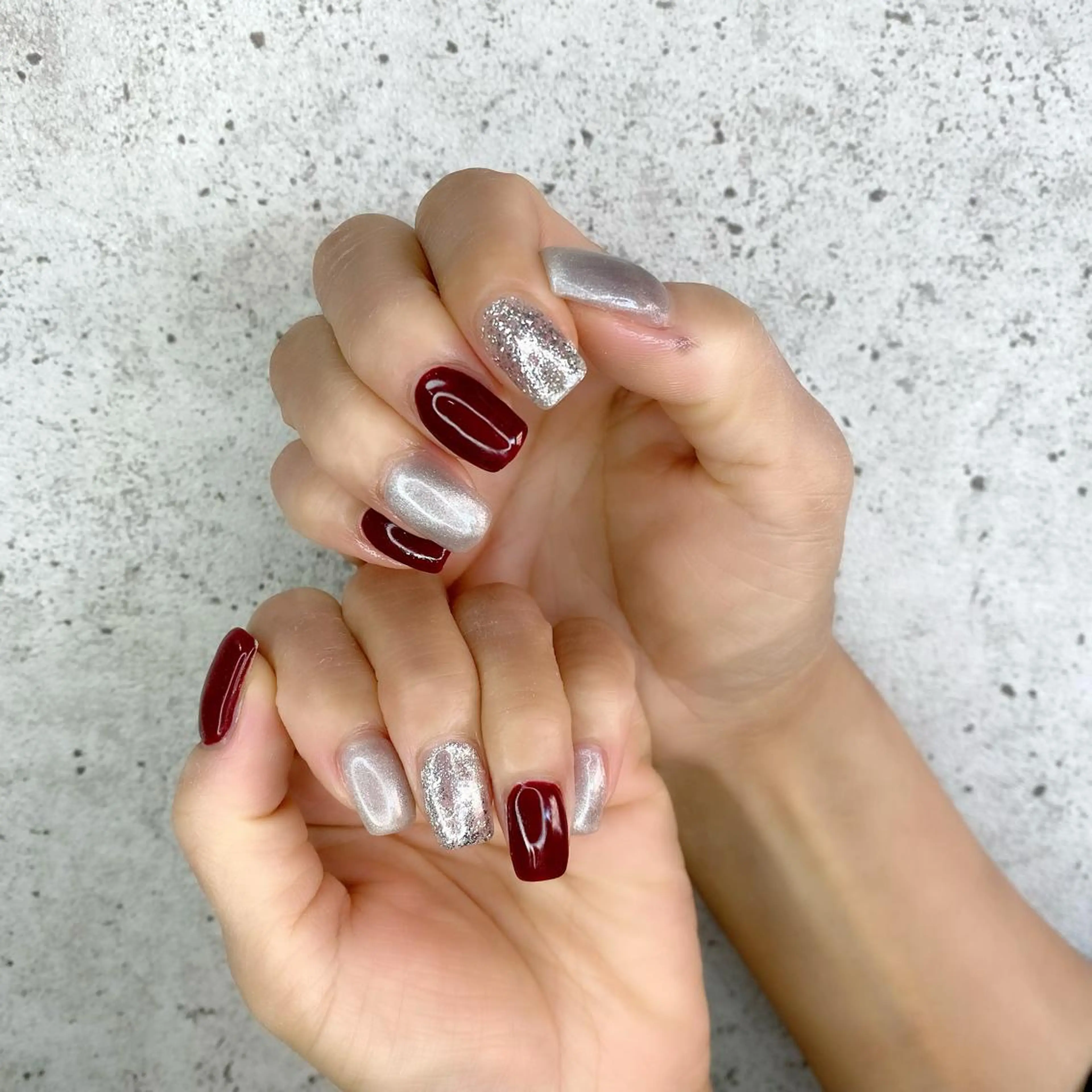 ミディアム カラー パーマ ヘアアレンジ メンズ キッズ ネイル マツエク・マツパ ボルドーカラー クリスマス ボルドー キラキラネイル スクエアネイル ハンドネイル Salon Ｋのネイルデザイン