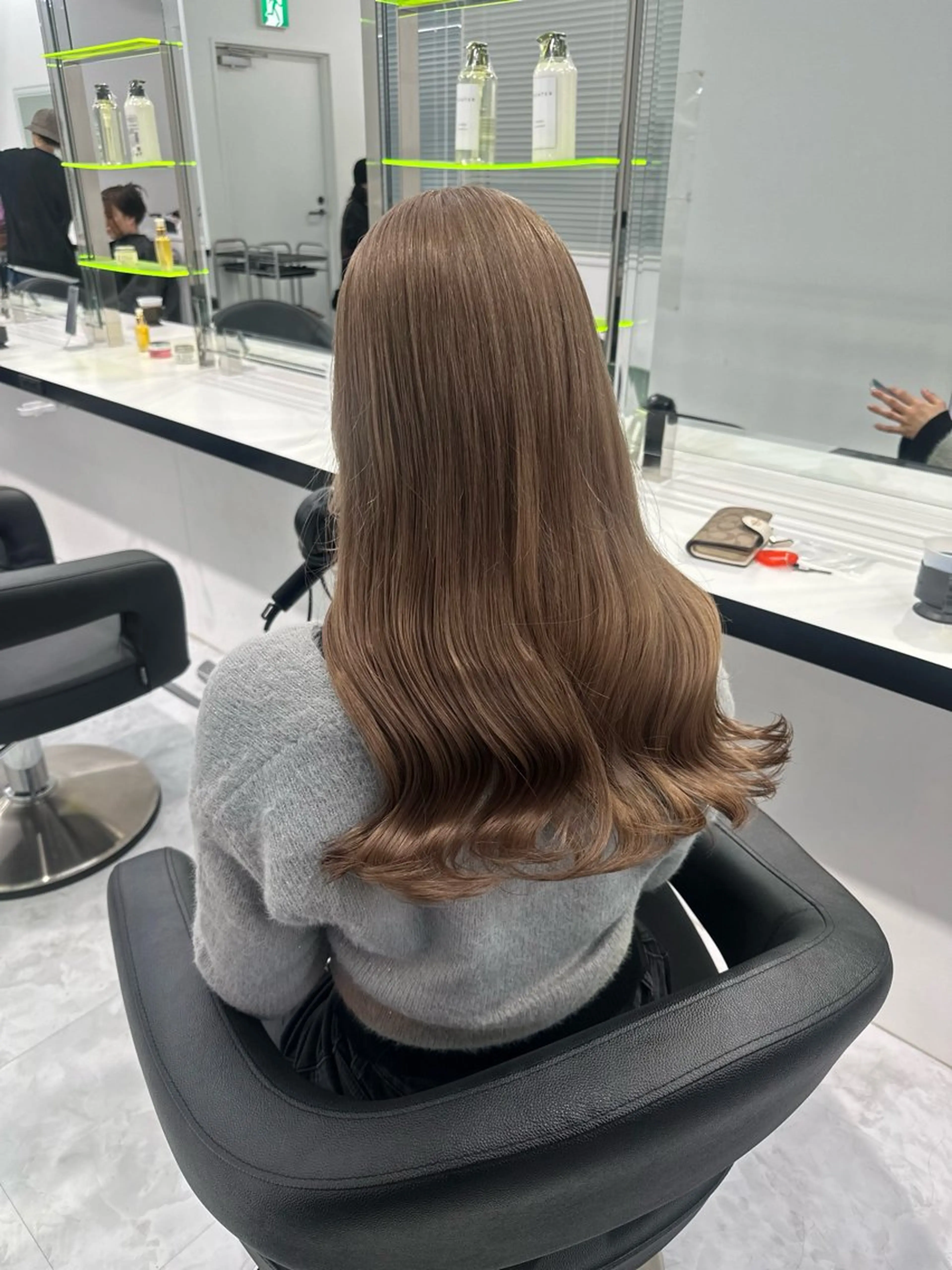 セミロング カラー ヘアカラー ヘッドスパ 🫧ハイトーン🫧 ベージュ🫧徹哉のヘアスタイル