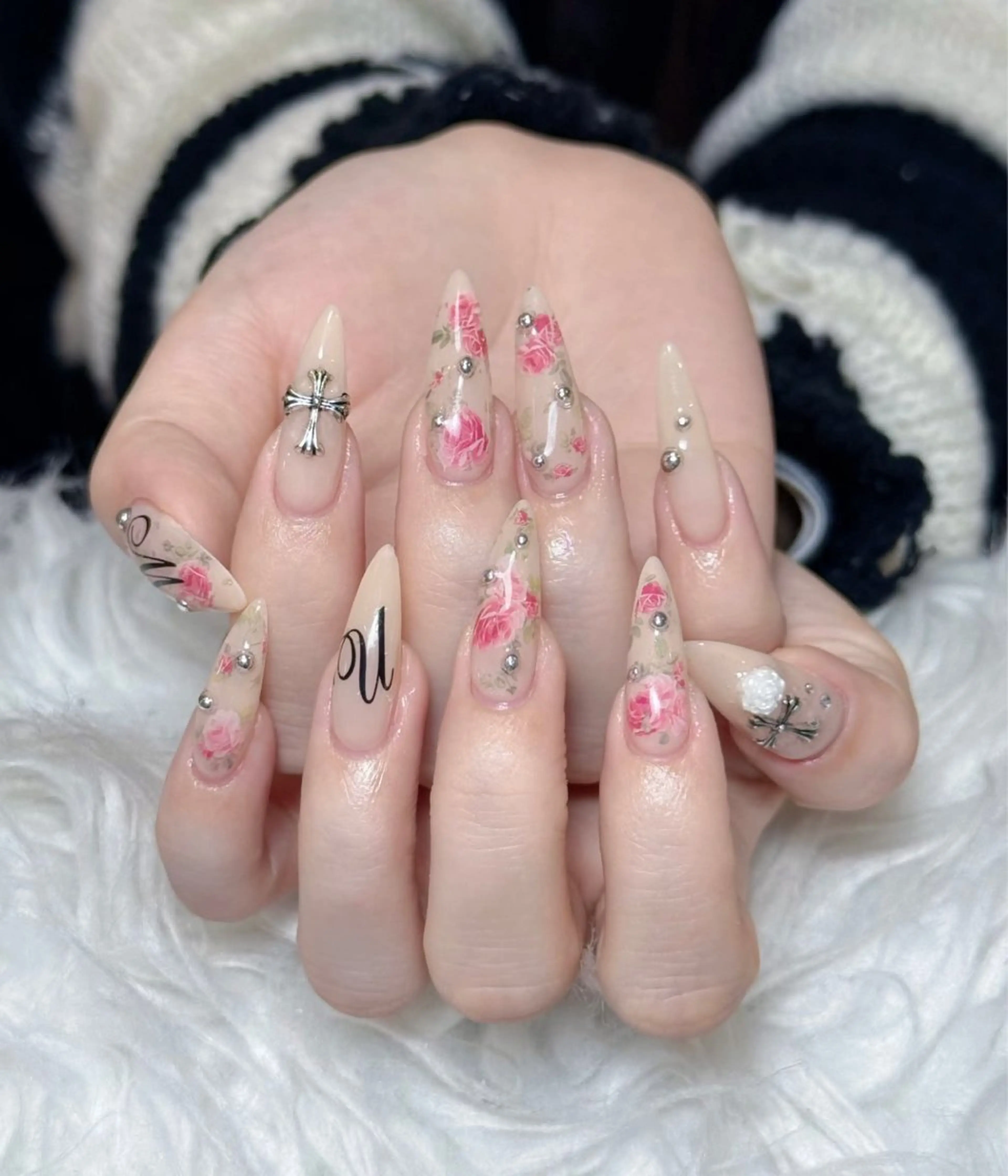 ネイル チークネイル ドット フレンチネイル グラデーション ハート ハンドネイル Julli NailStudioのネイルデザイン