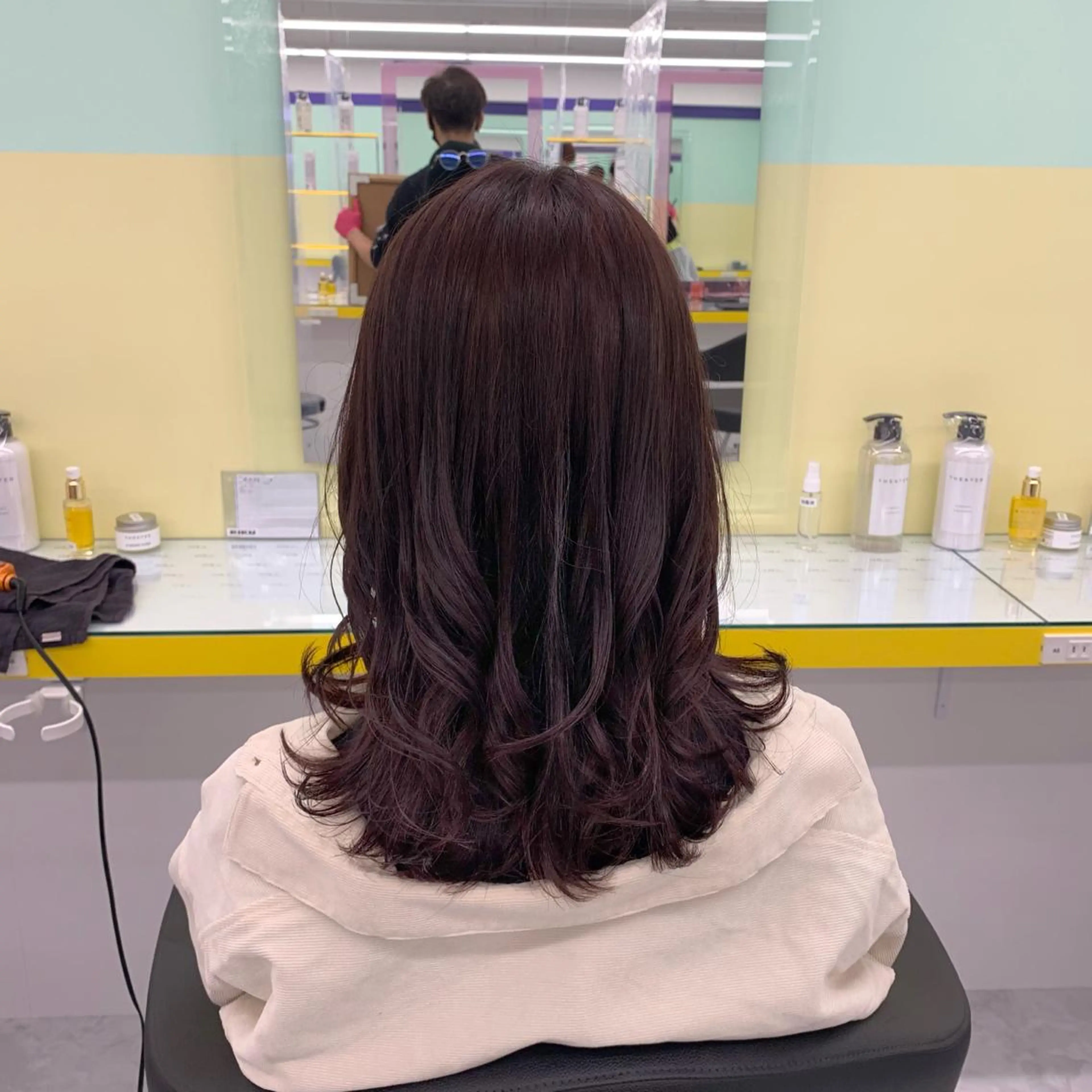 ミディアム カラー パーマ ヘアアレンジ ヘアカラー ☁️縮毛矯正✖️ 透明感☁️りくのヘアスタイル