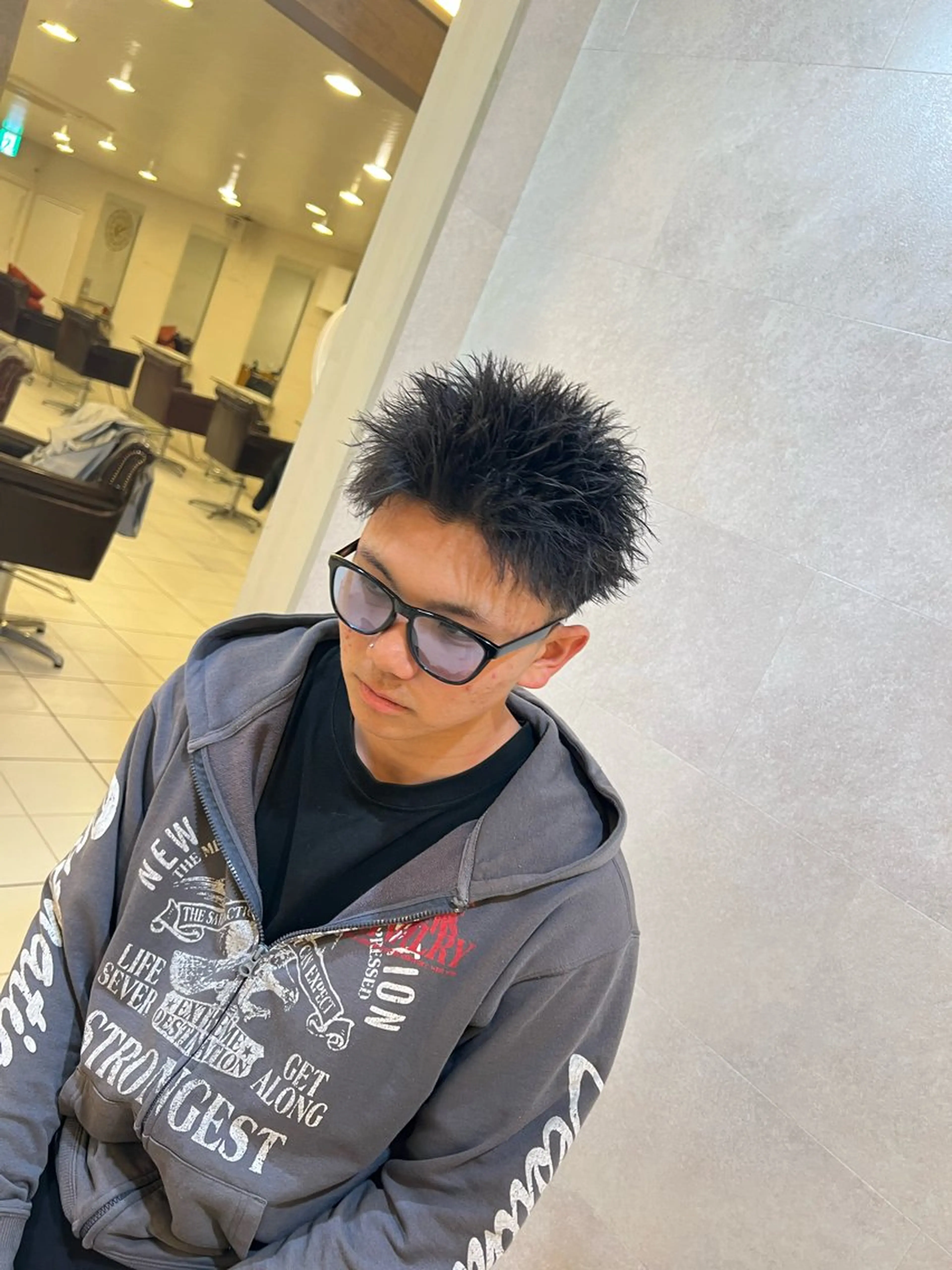 パーマ メンズ メンズパーマ スパイキーショート カット パーマ Hair Spirit anx所属・岩﨑 大翼のヘアスタイル