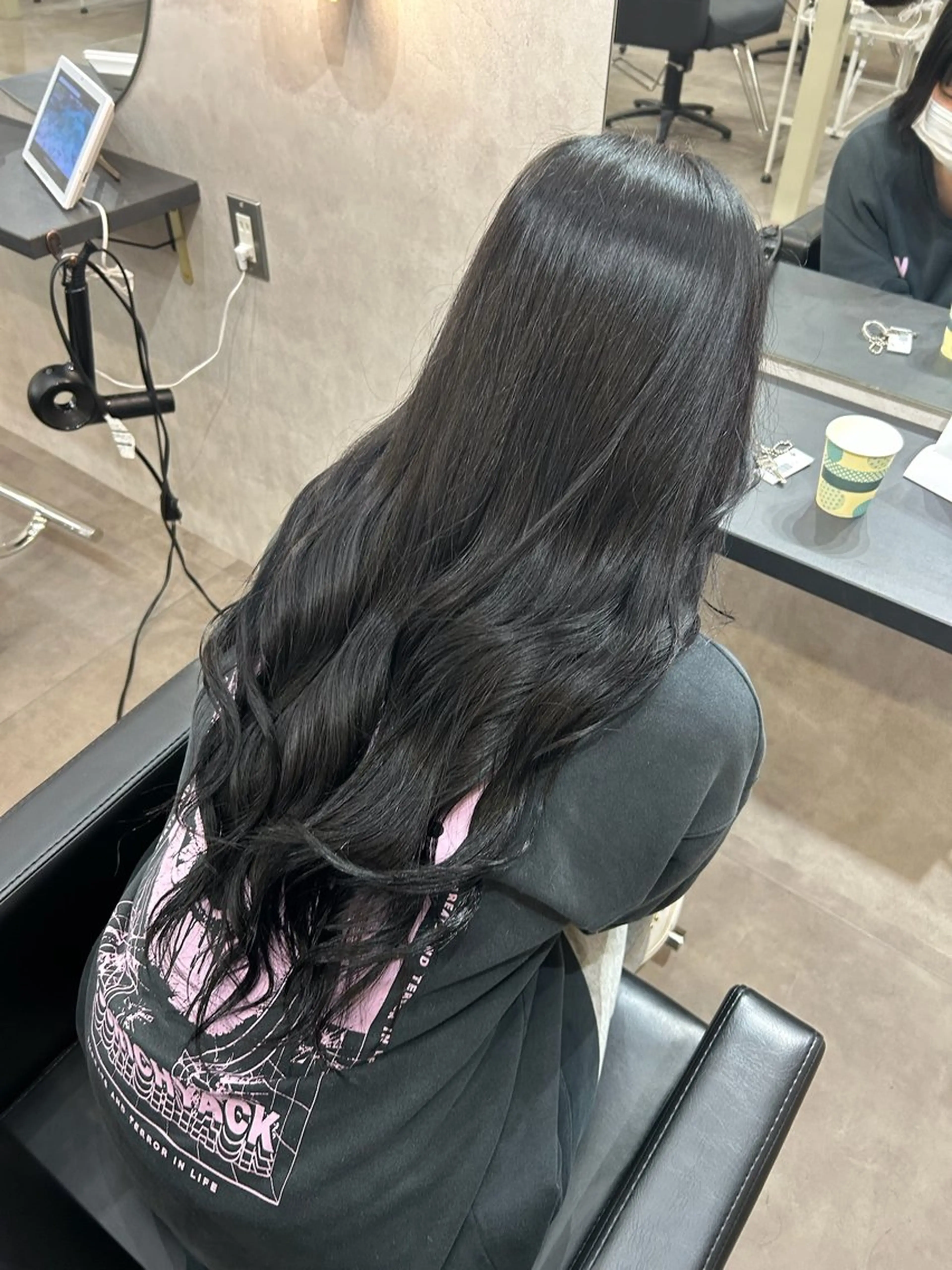 ロング カラー ヘアカラー トリートメント 上島 愛永のヘアスタイル