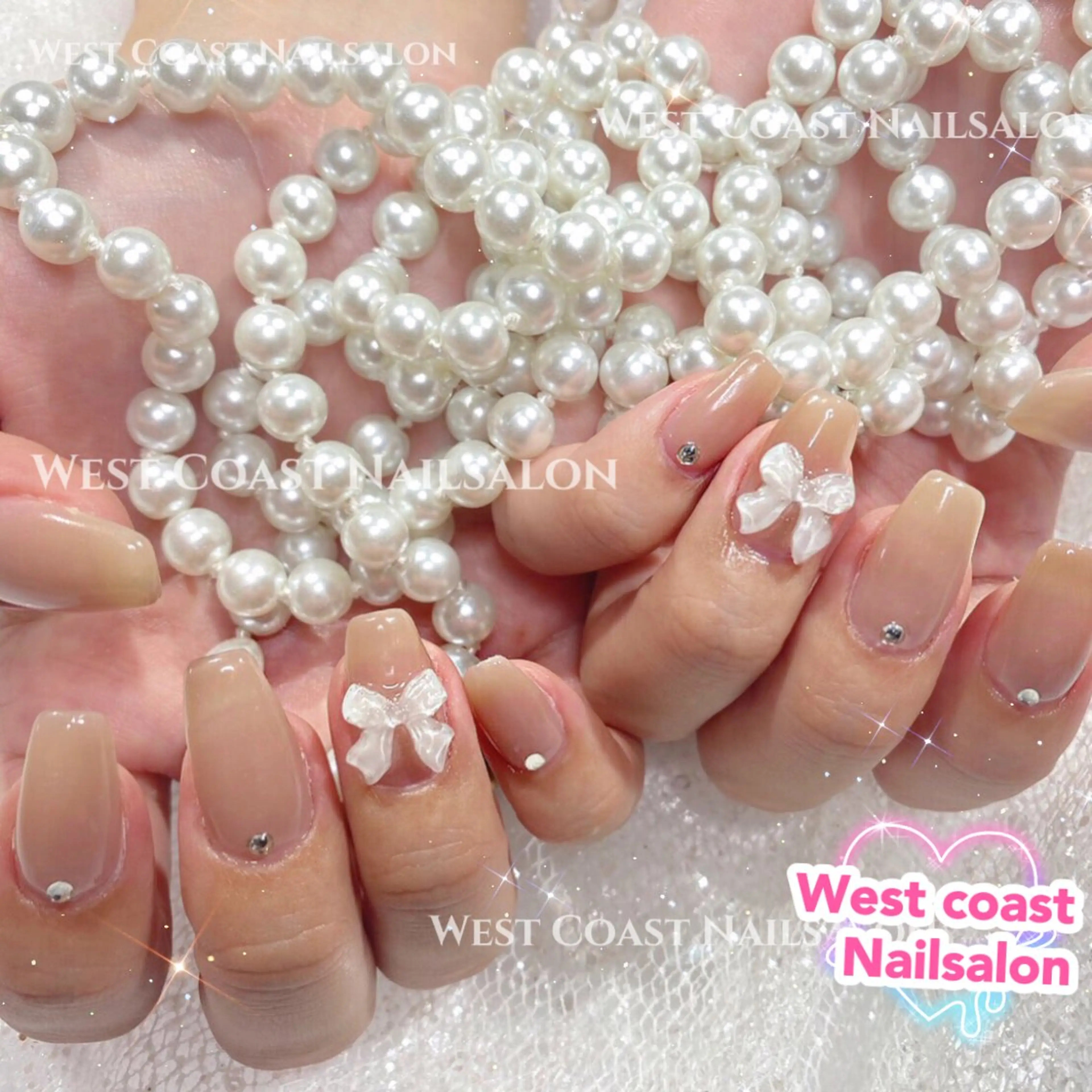 ネイル グラデーション 韓国ネイル マグネットネイル 持ち込み ニュアンスネイル リボン、ガーリー パーツ放題専門店のネイルデザイン