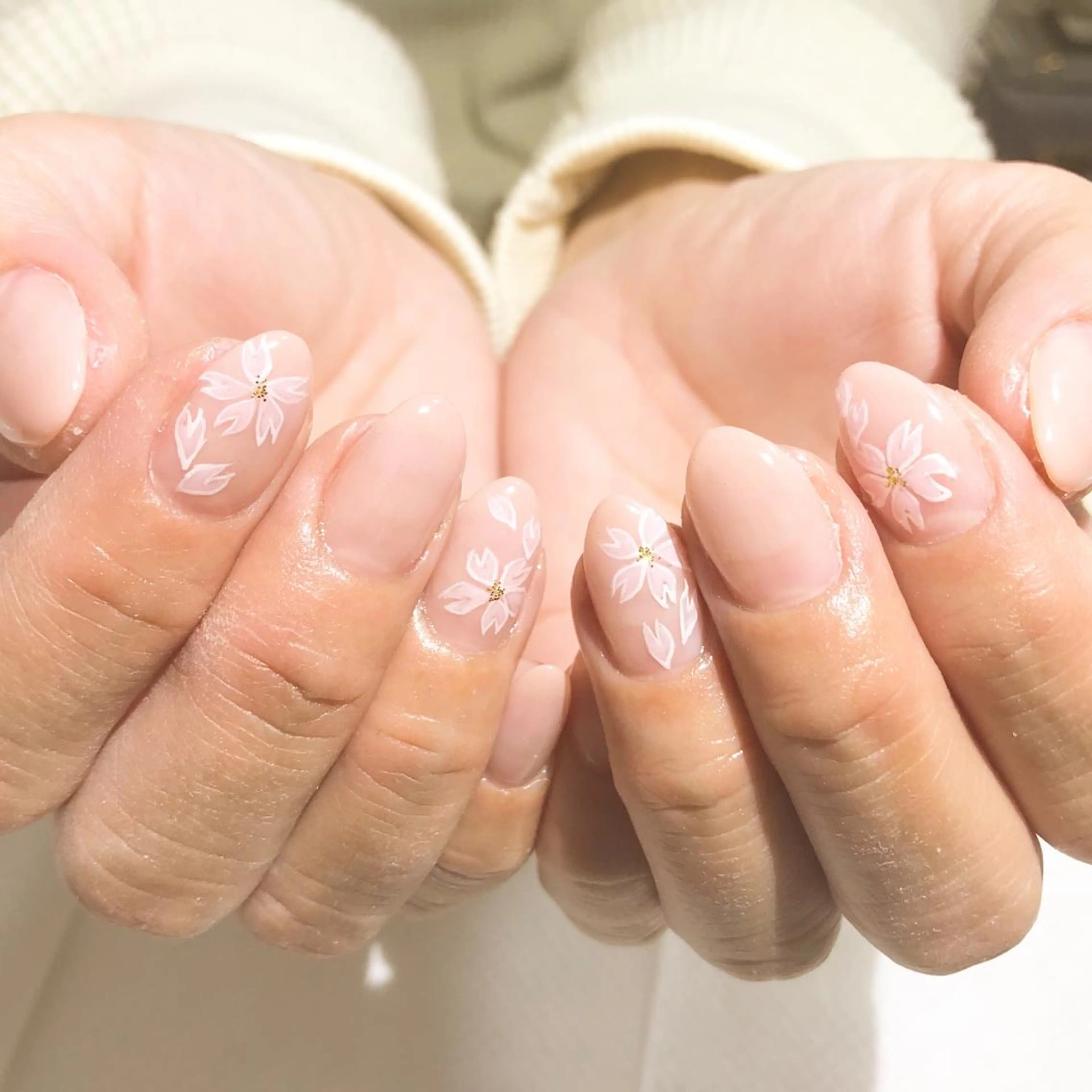 ネイル 桜ネイル フットネイル シンプルネイル 春ネイル ホワイト ハンドネイル ネイル フフラ所属・nail fufla ♡yamane♡のネイルデザイン