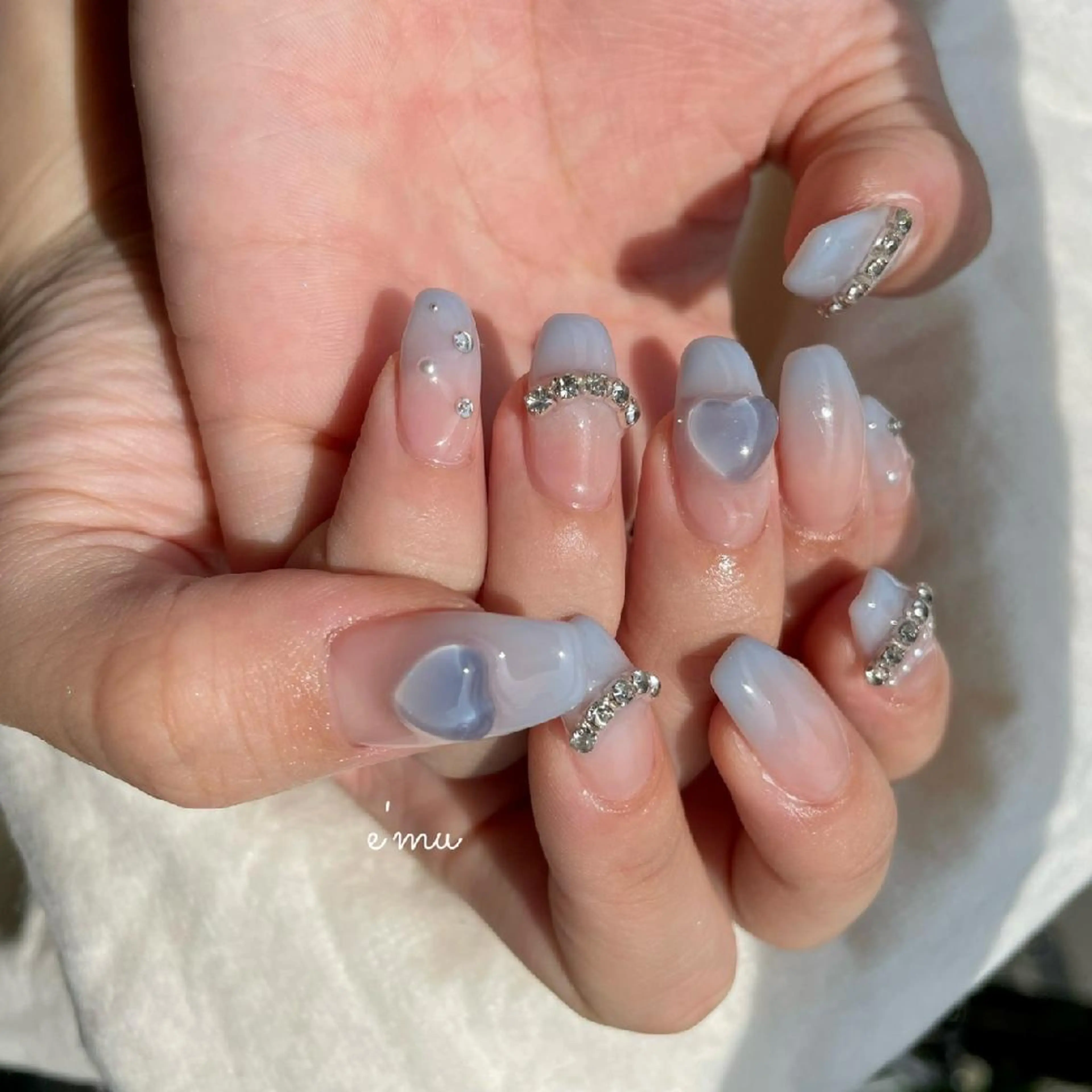 ネイル ブルー ハート キラキラネイル 韓国ネイル nail salon e'mu💐のネイルデザイン